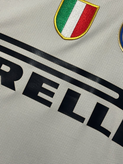 Samuel Eto'o Inter Milan 2010-11 away football shirt (M)