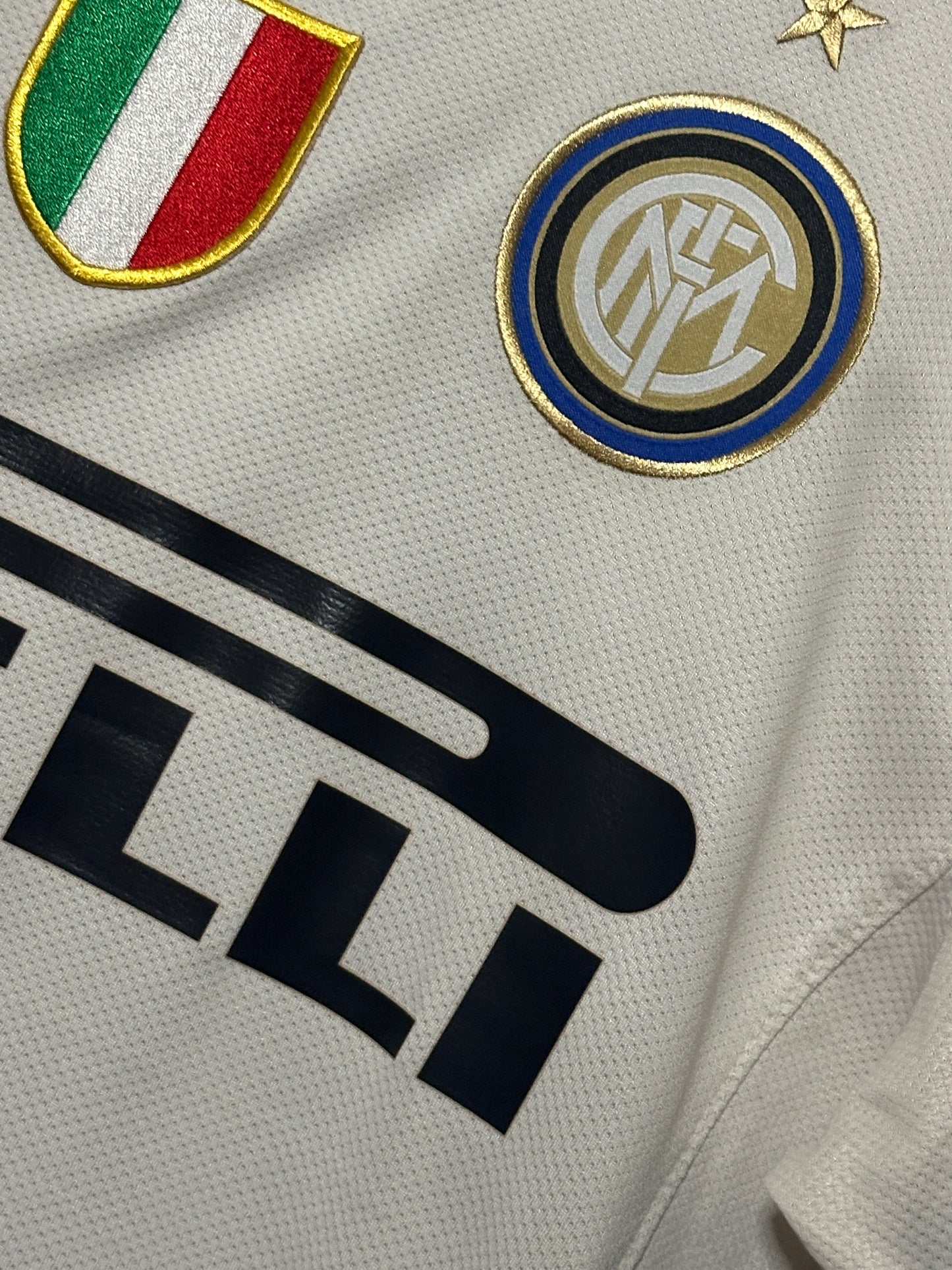 Samuel Eto'o Inter Milan 2010-11 away football shirt (M)