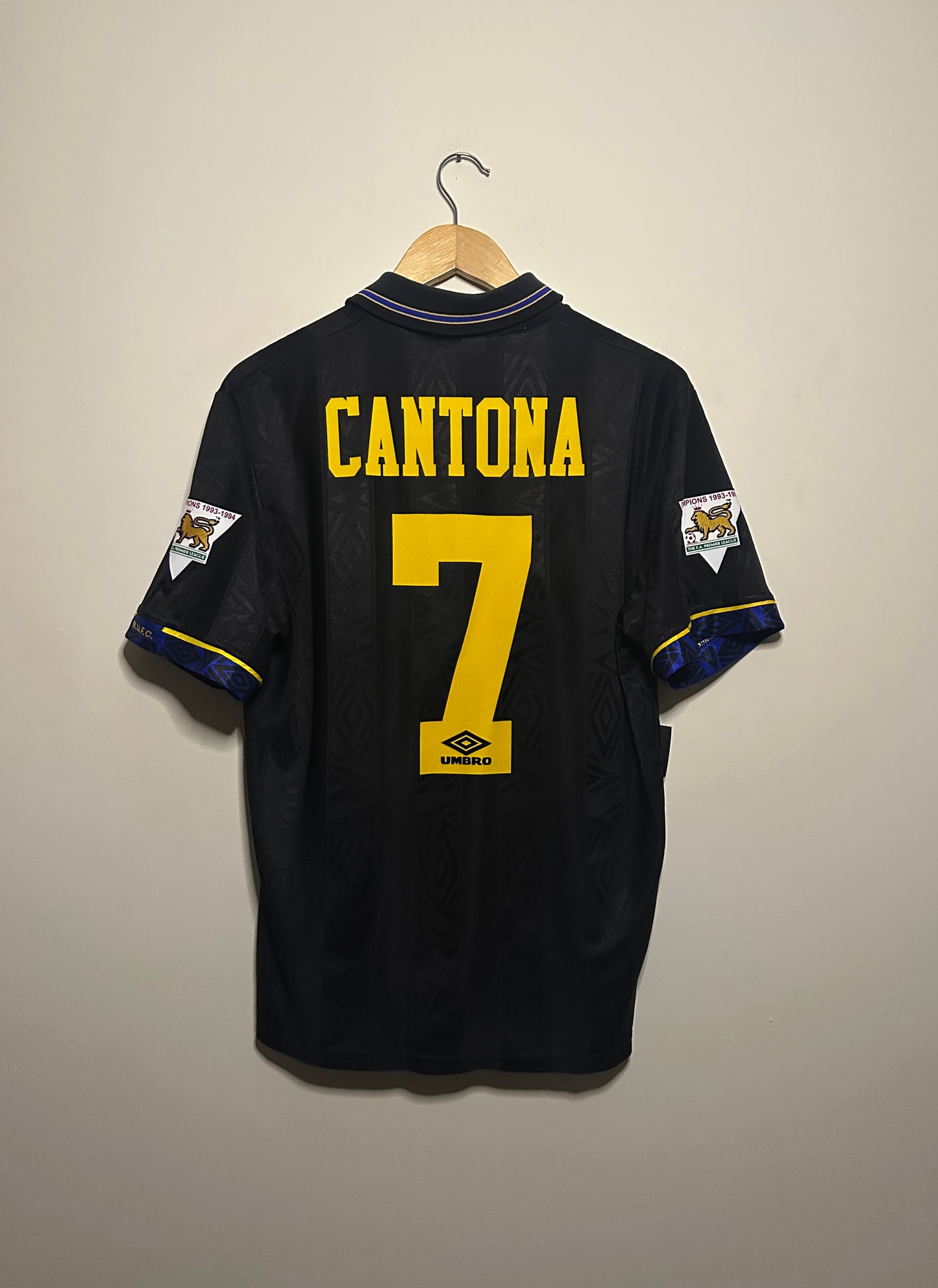 Eric Cantona Manchester United 1993-95 away football shirt (M)