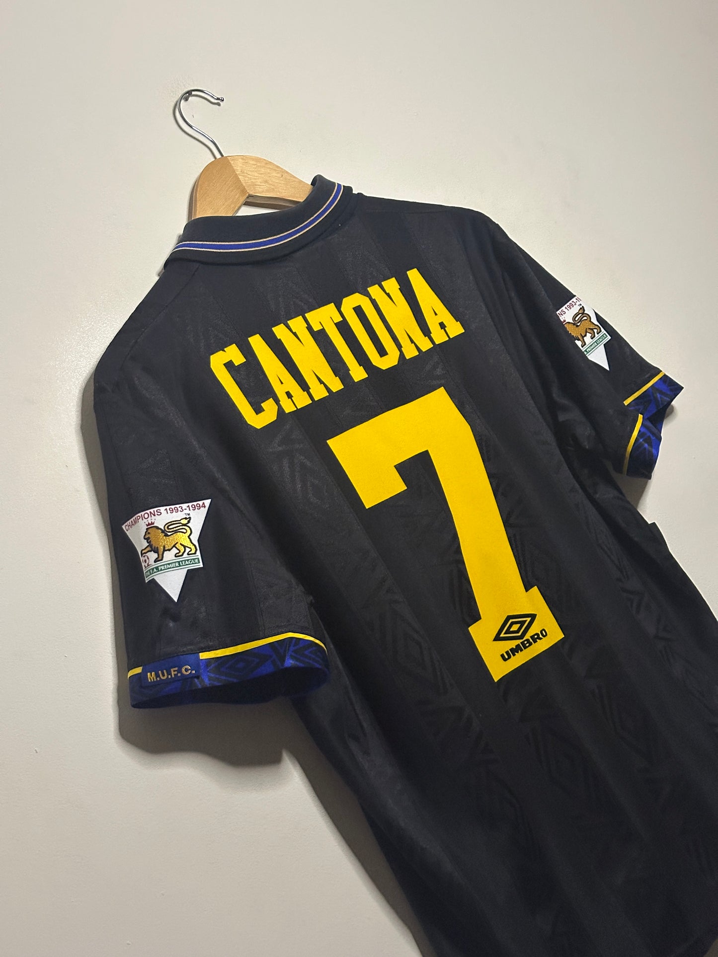 Eric Cantona Manchester United 1993-95 away football shirt (M)