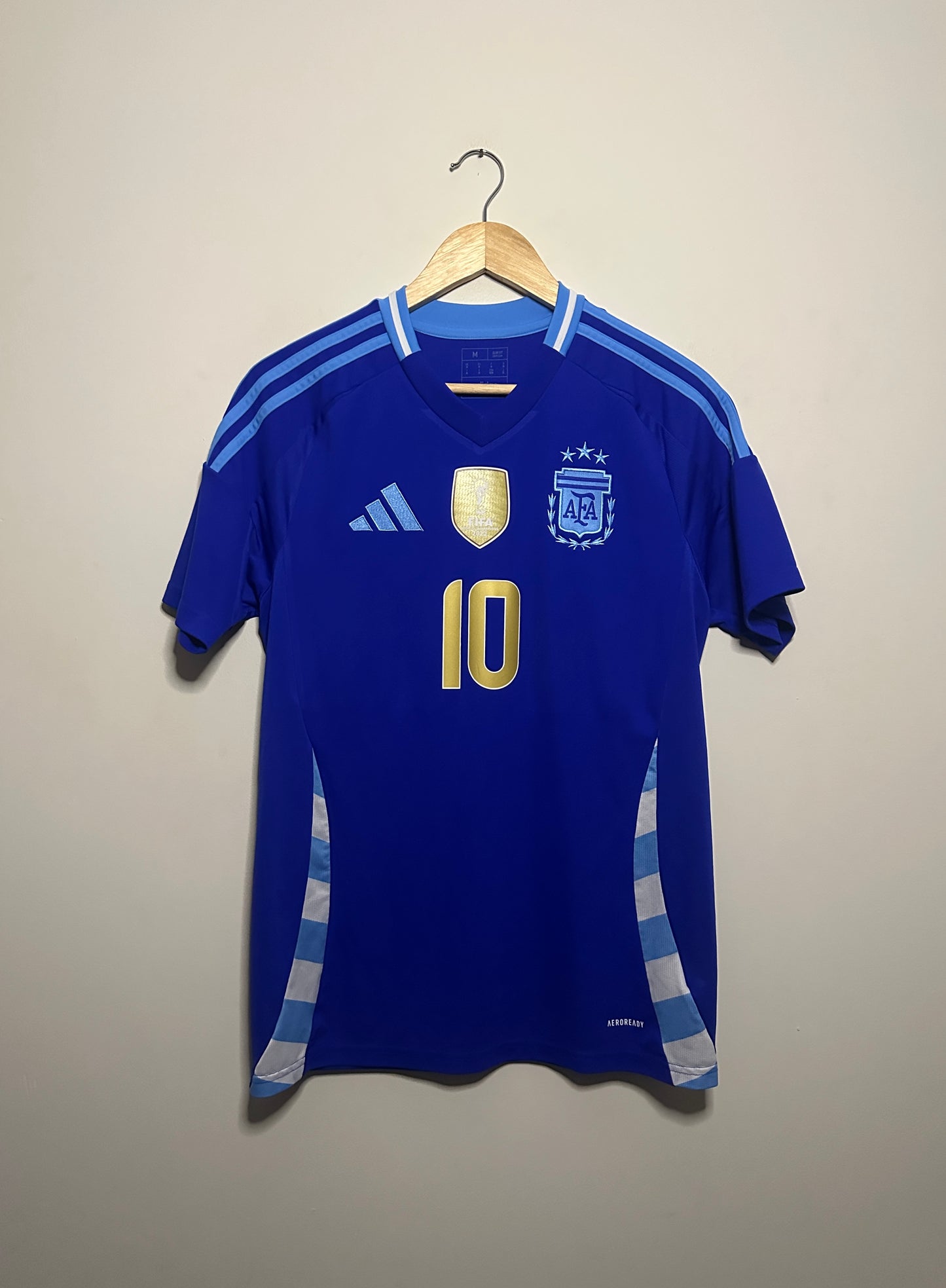 Lionel Messi Argentina 2024 away football shirt (M)