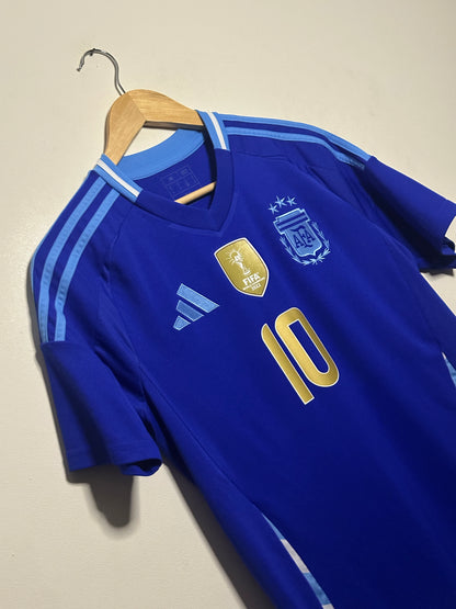 Lionel Messi Argentina 2024 away football shirt (M)