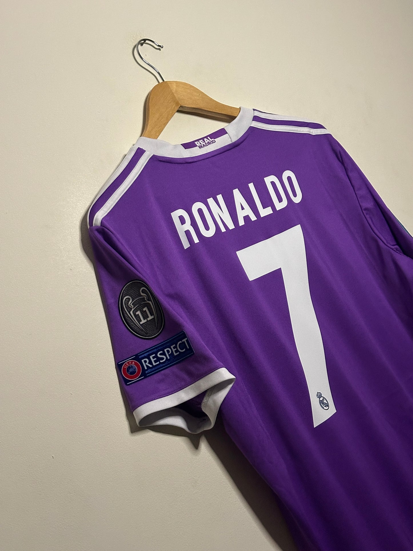 Cristiano Ronaldo Real Madrid CF 2016-17 away football shirt (L)