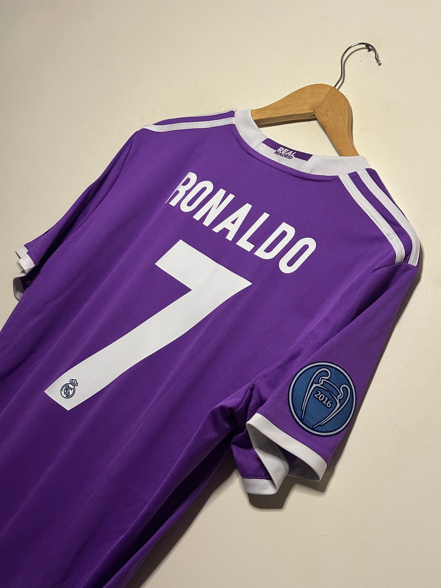 Cristiano Ronaldo Real Madrid CF 2016-17 away football shirt (L)