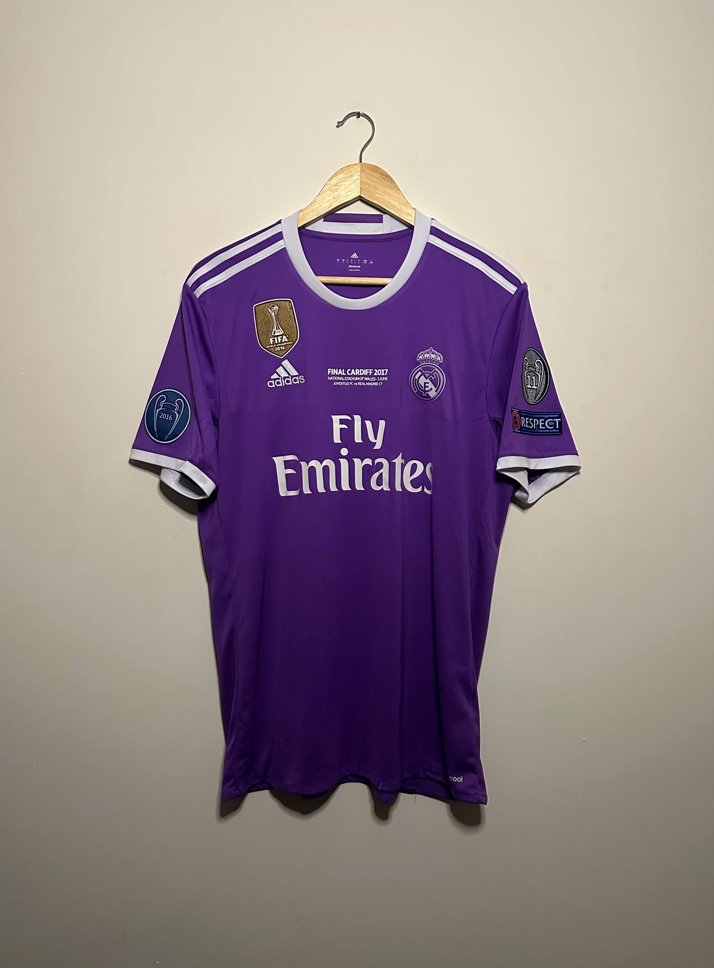 Cristiano Ronaldo Real Madrid CF 2016-17 away football shirt (L)