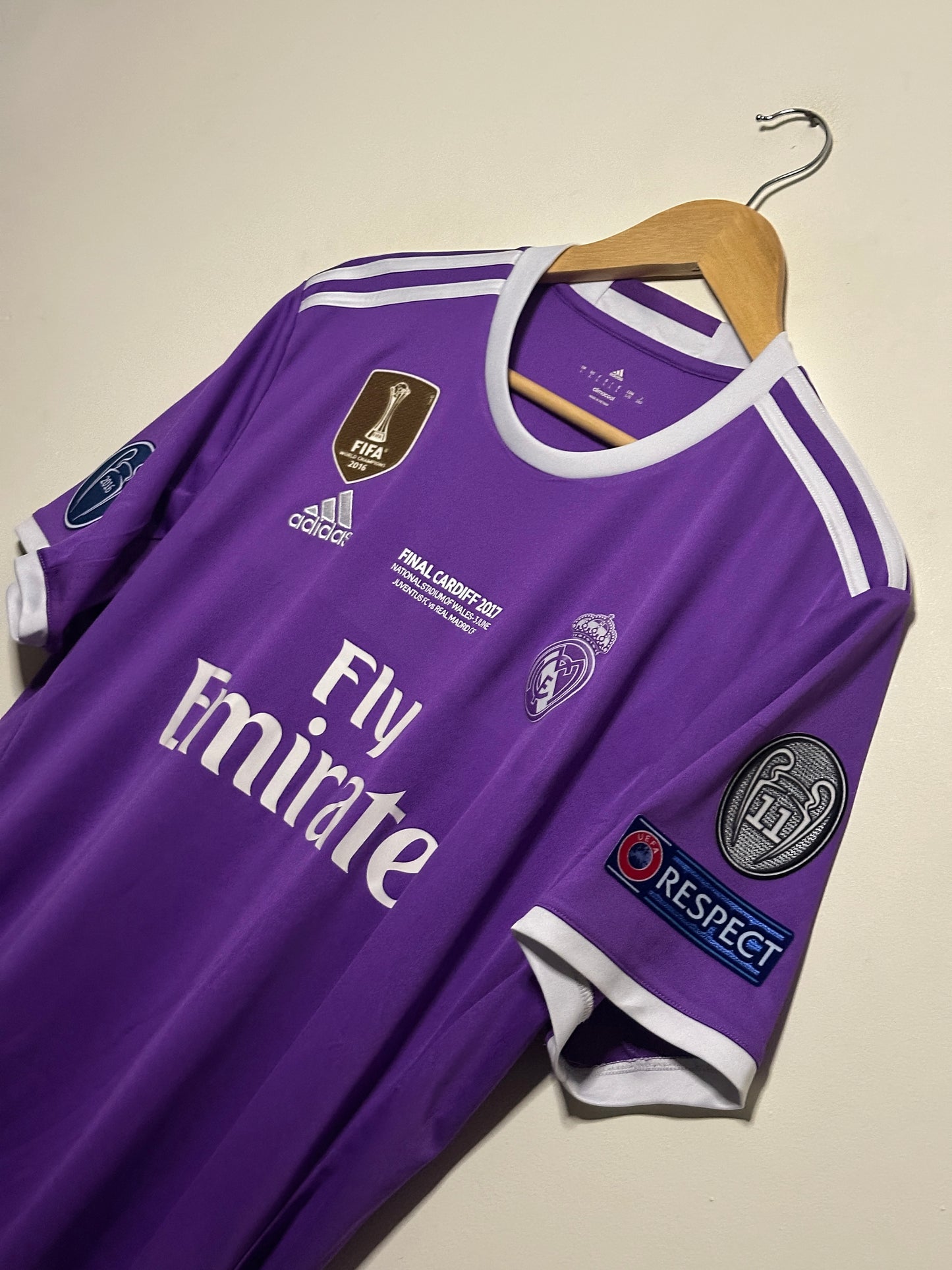 Cristiano Ronaldo Real Madrid CF 2016-17 away football shirt (L)
