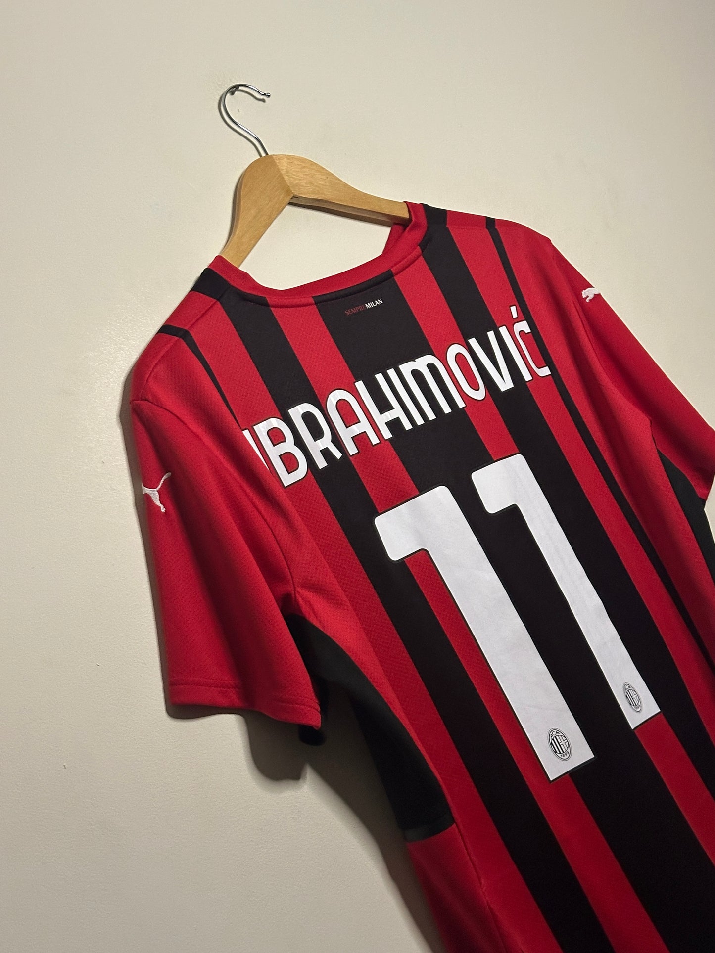 Zlatan Ibrahimovic AC Milan 2021-22 home football shirt (L)