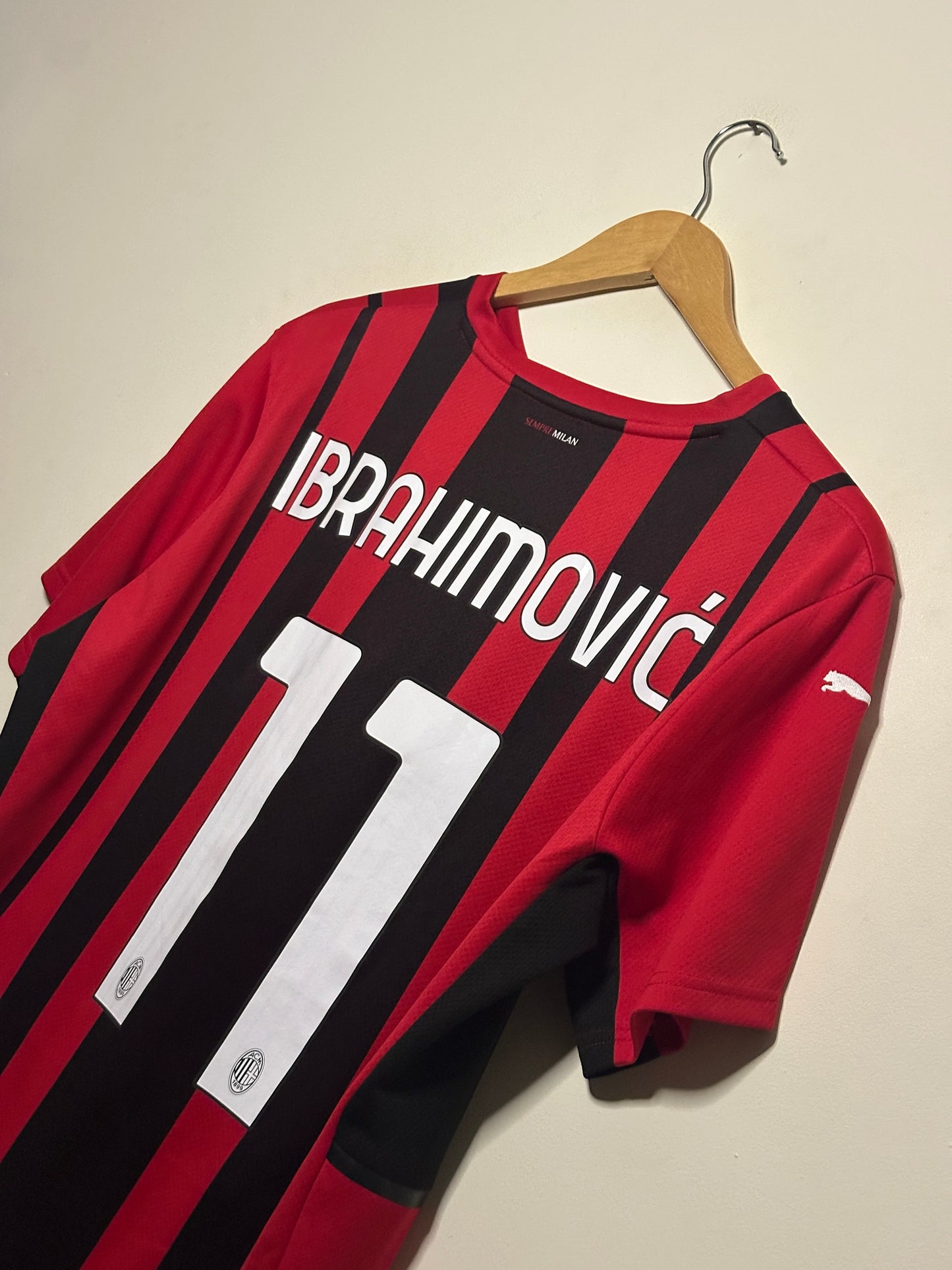 Zlatan Ibrahimovic AC Milan 2021-22 home football shirt (L)