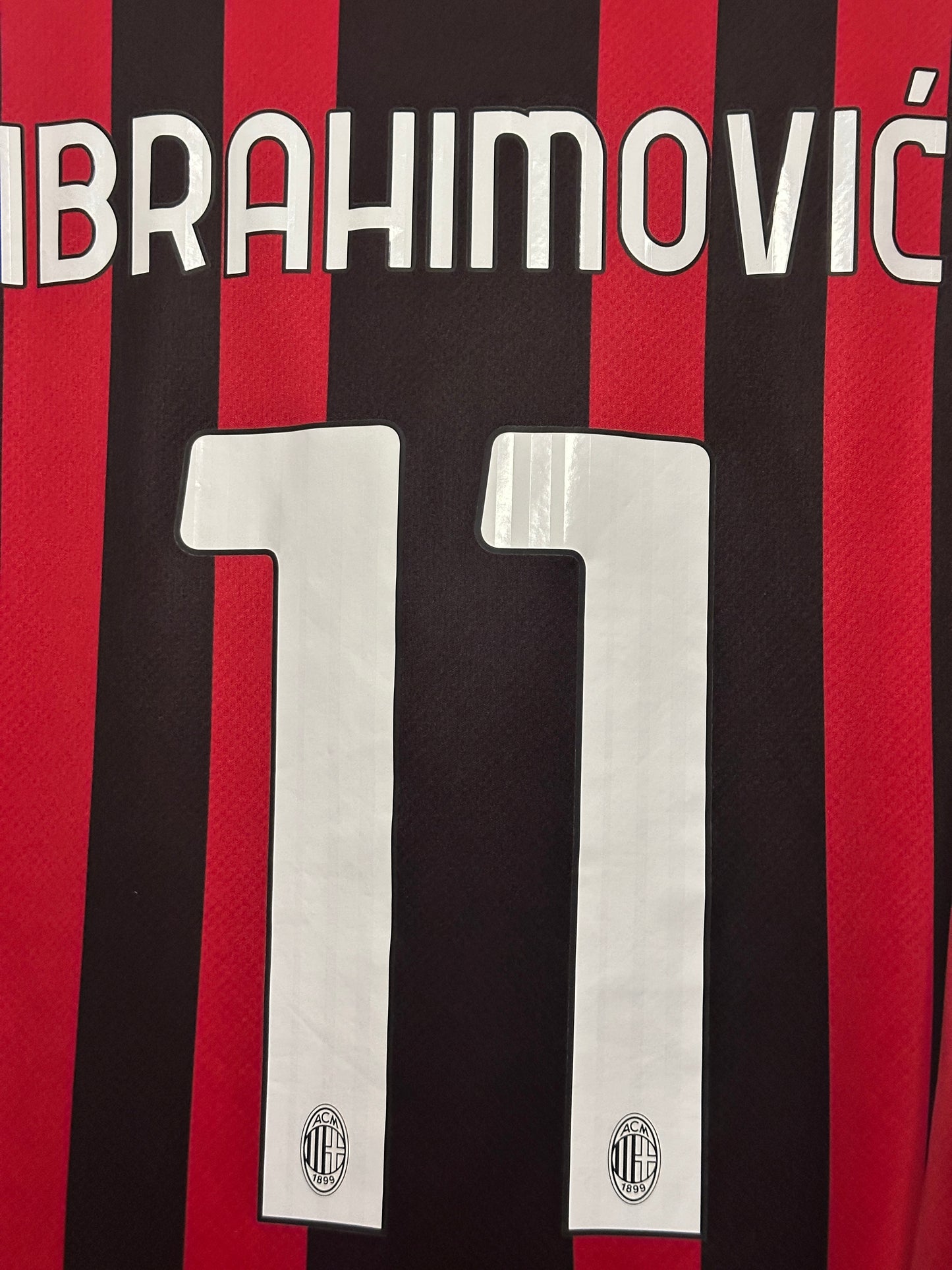 Zlatan Ibrahimovic AC Milan 2021-22 home football shirt (L)
