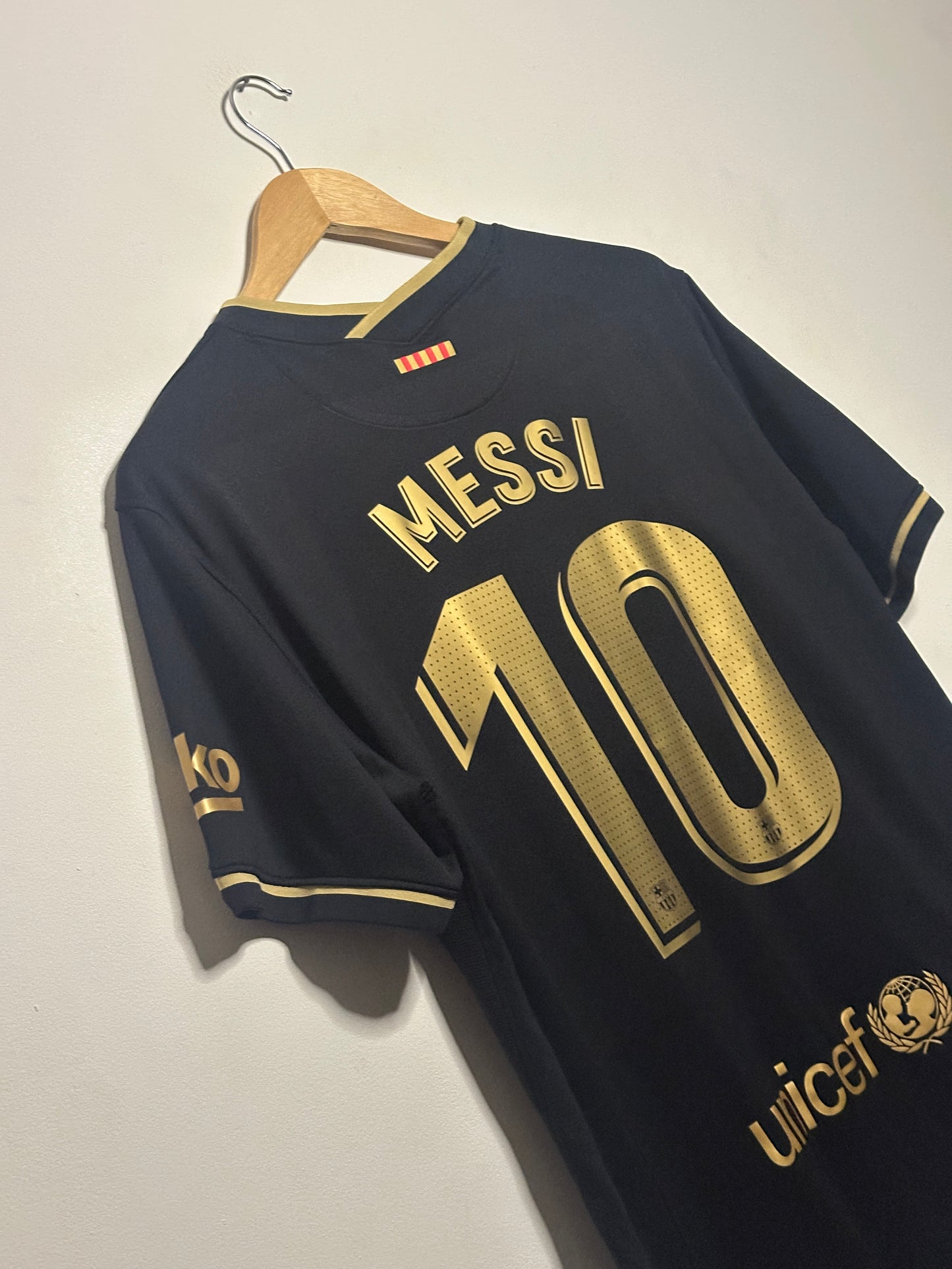 Lionel Messi FC Barcelona 2020-21 away football shirt (XL)