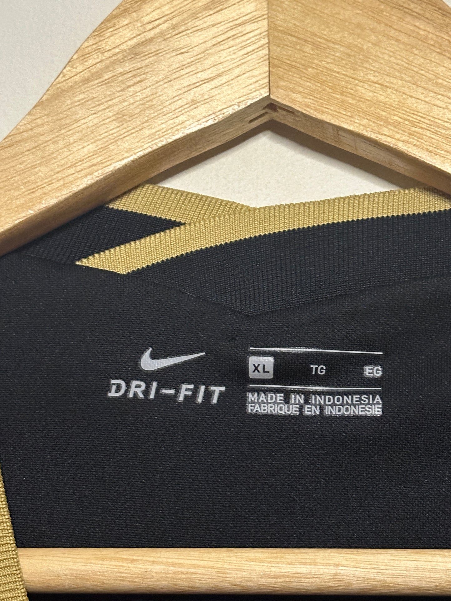 Lionel Messi FC Barcelona 2020-21 away football shirt (XL)