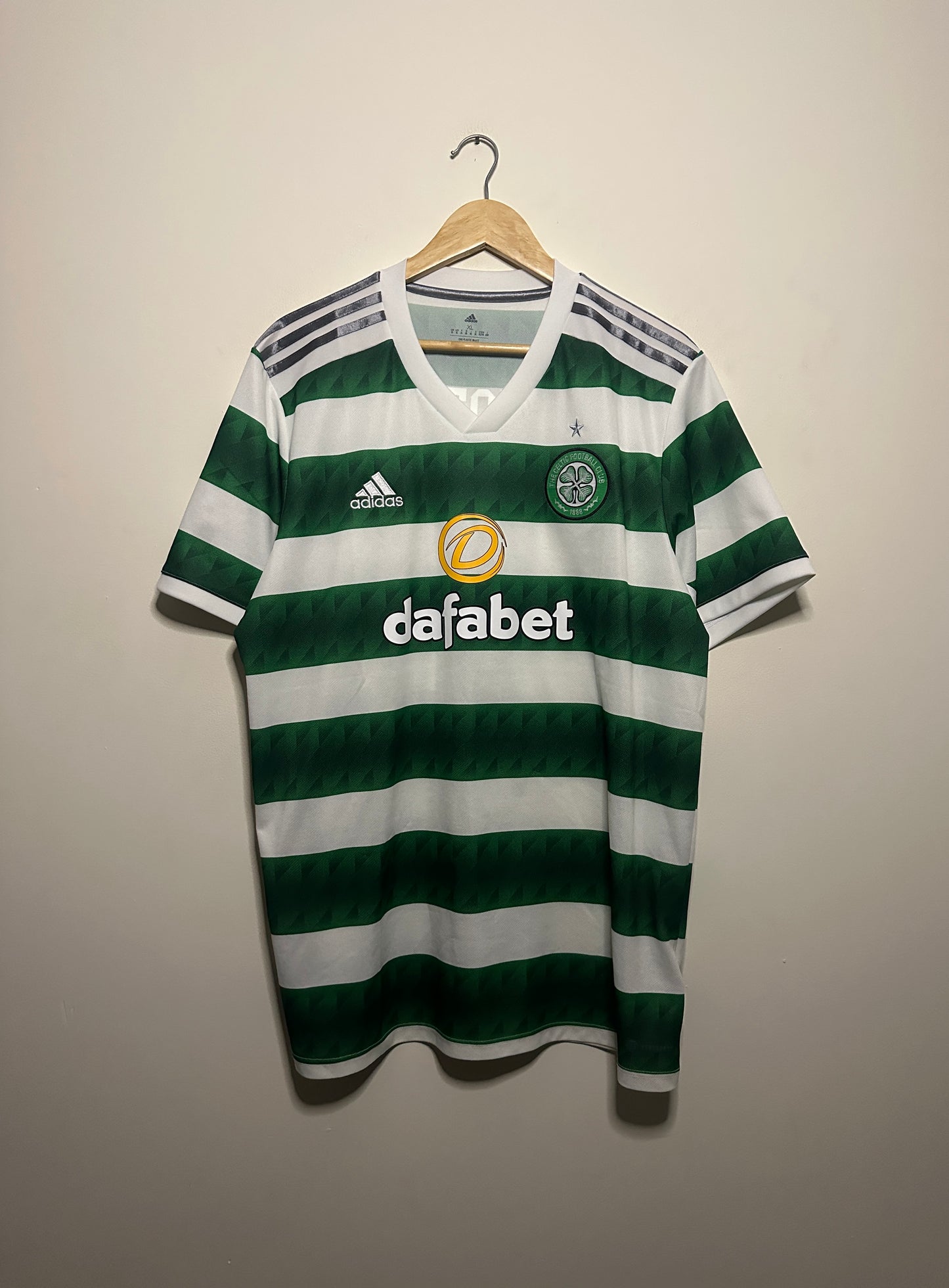 Jota Celtic FC 2022-23 home football shirt (XL)