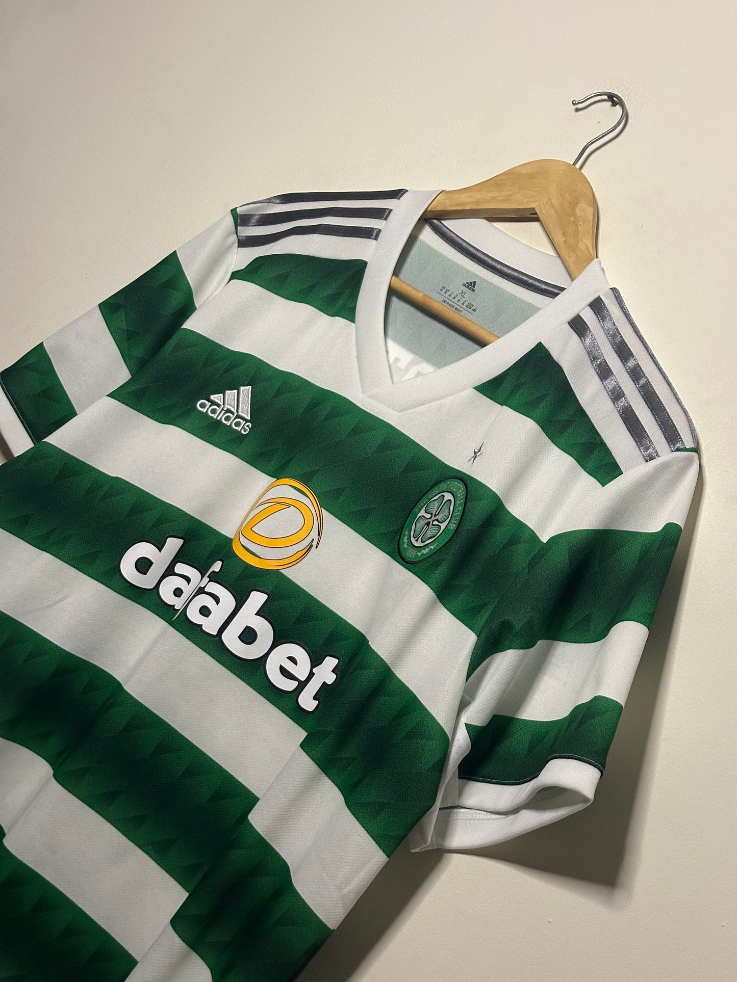 Jota Celtic FC 2022-23 home football shirt (XL)