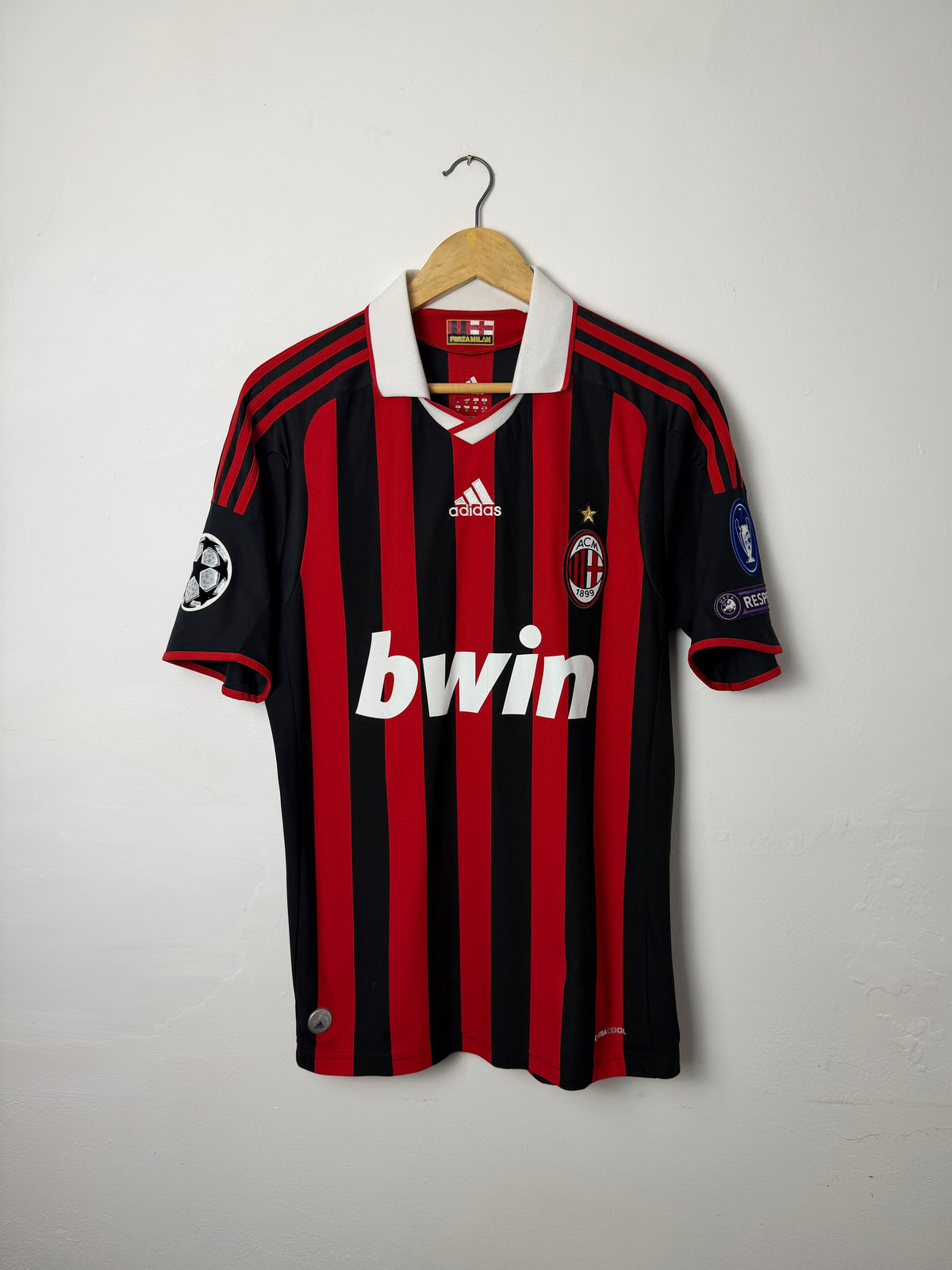 Ronaldinho AC Milan 2009-10 home football shirt (M)