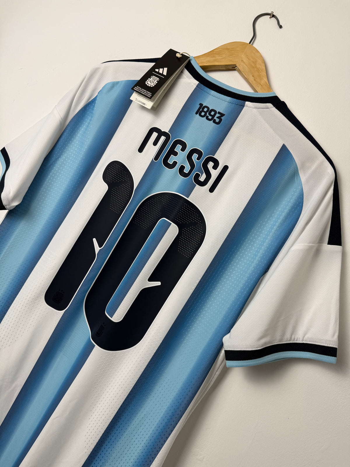 Lionel Messi Argentina 2026 World Cup CLIMACOOL+ home football shirt (L)