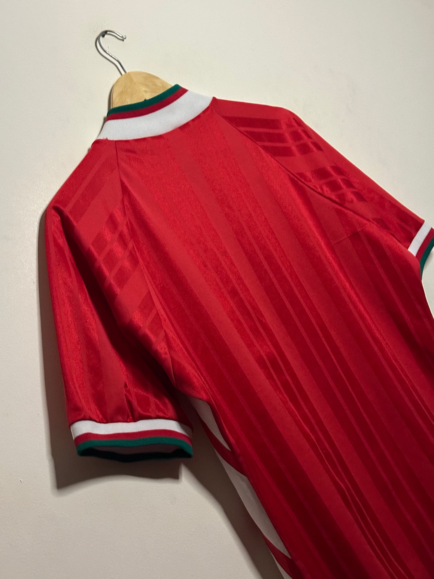 Liverpool FC 1993-95 home football shirt (M)