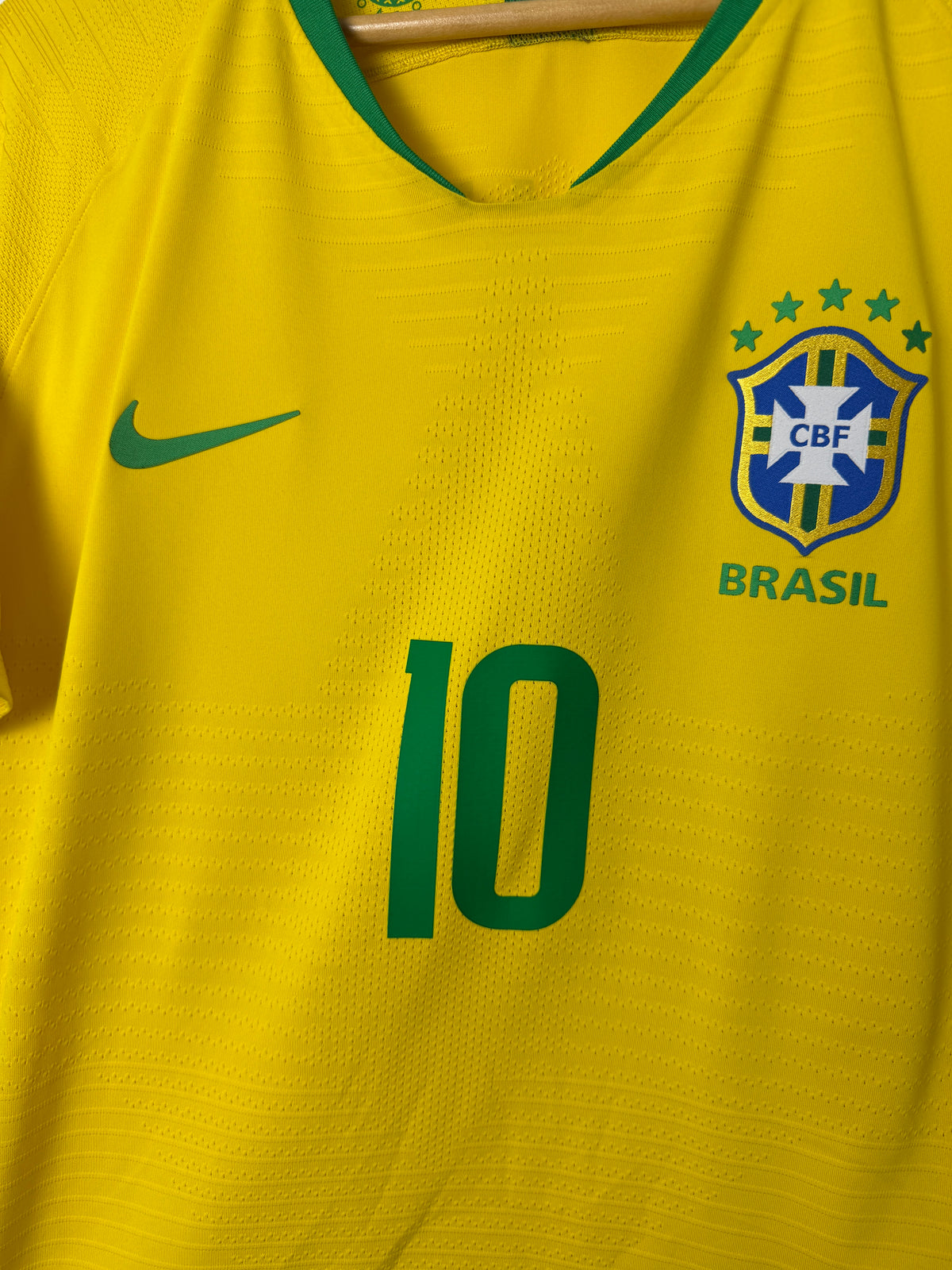 Neymar JR Brazil 2018 World Cup VAPORKNIT home football shirt (XL)