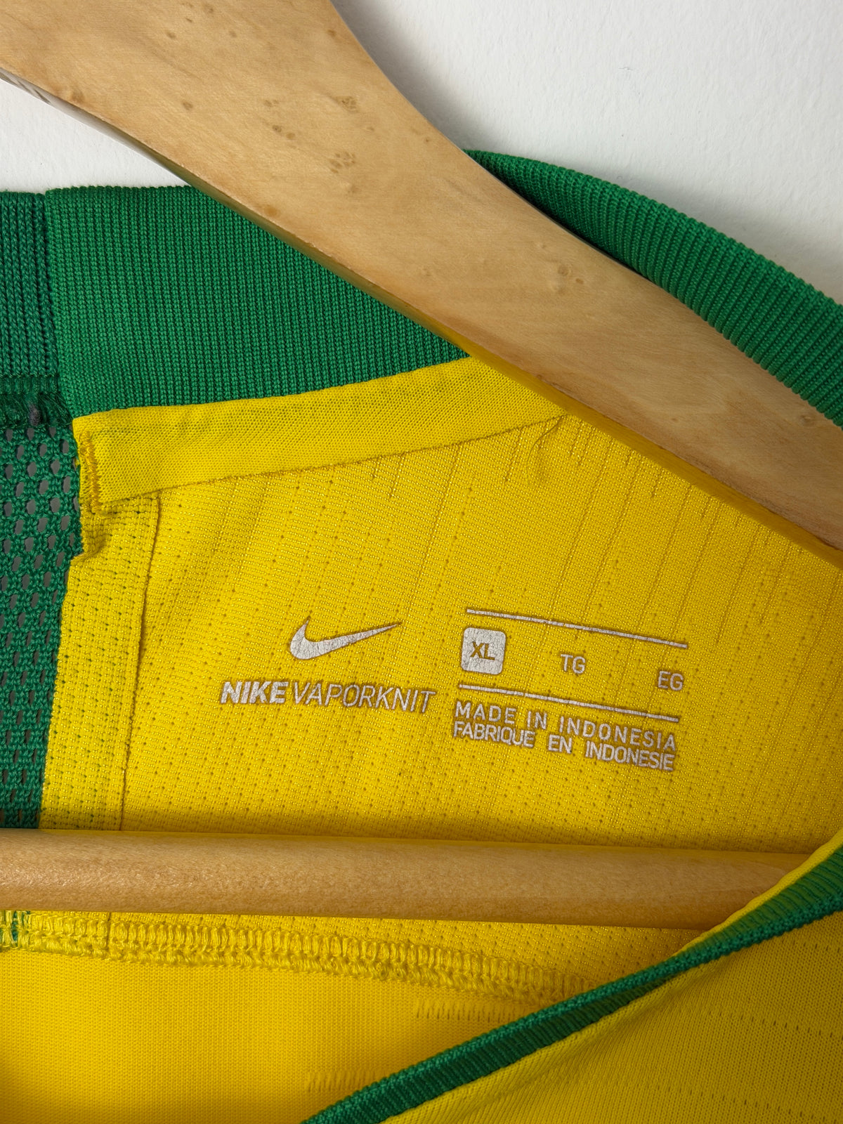 Neymar JR Brazil 2018 World Cup VAPORKNIT home football shirt (XL)