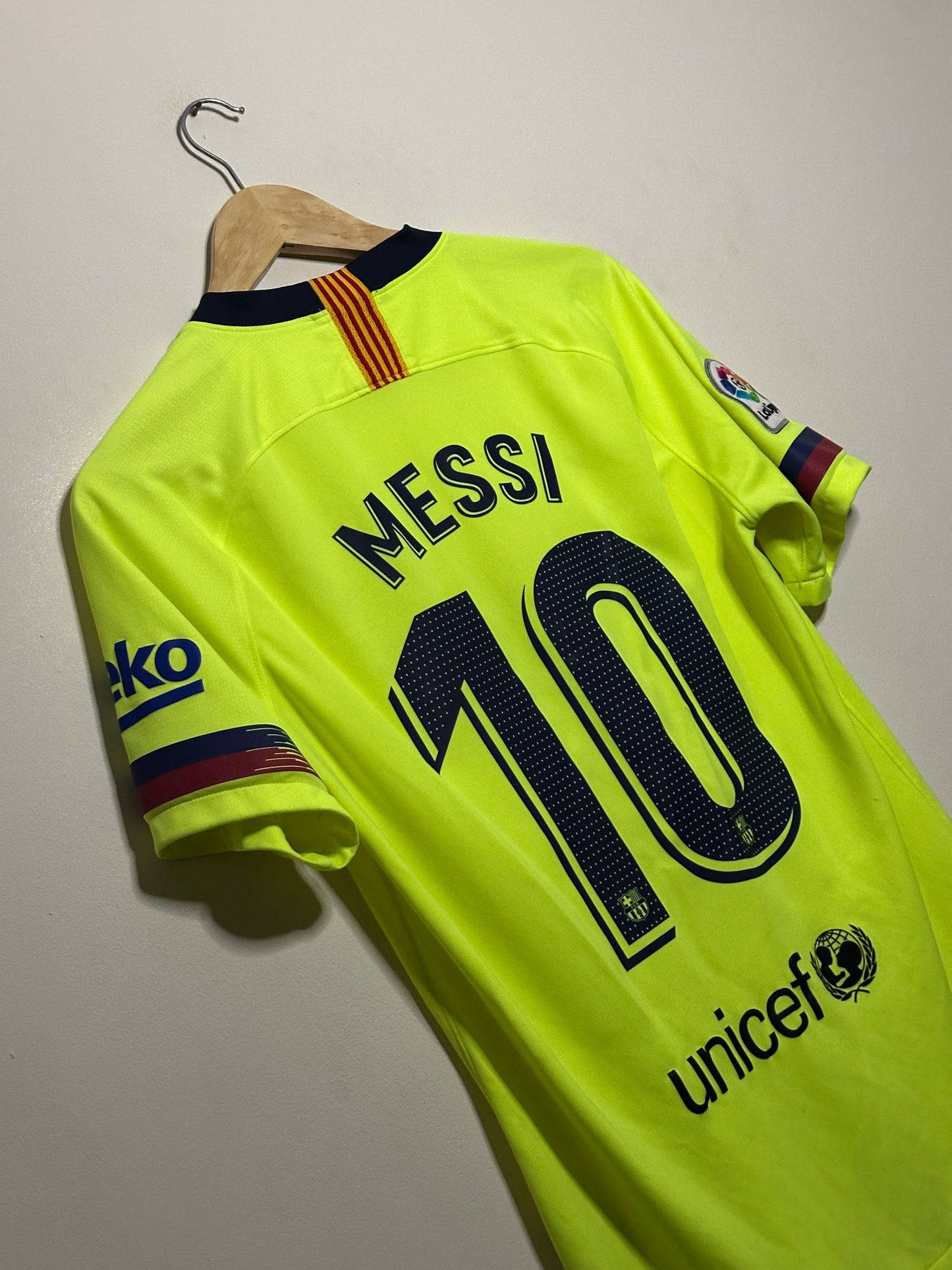 Lionel Messi FC Barcelona 2018-19 away football shirt (M)
