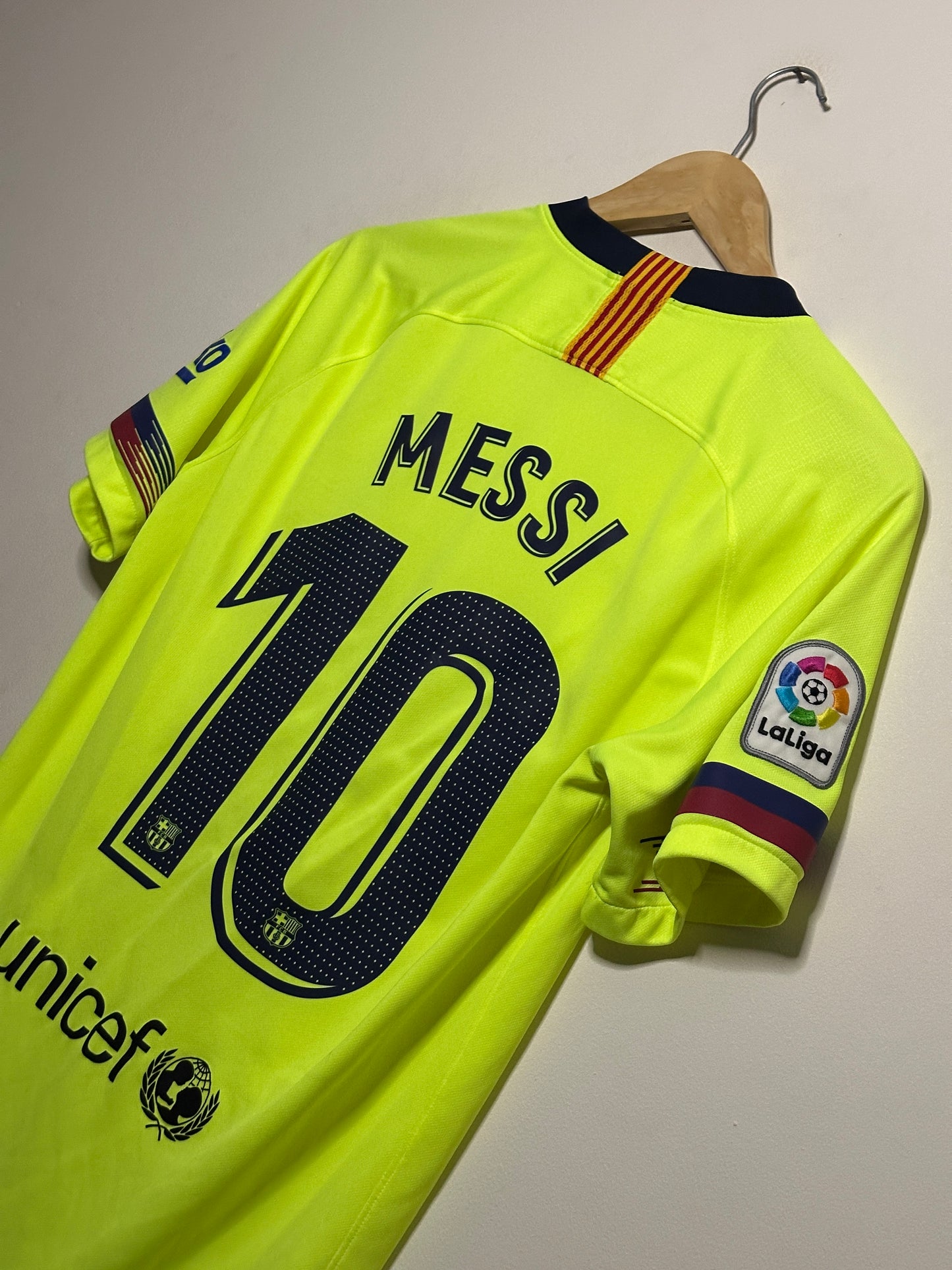 Lionel Messi FC Barcelona 2018-19 away football shirt (M)