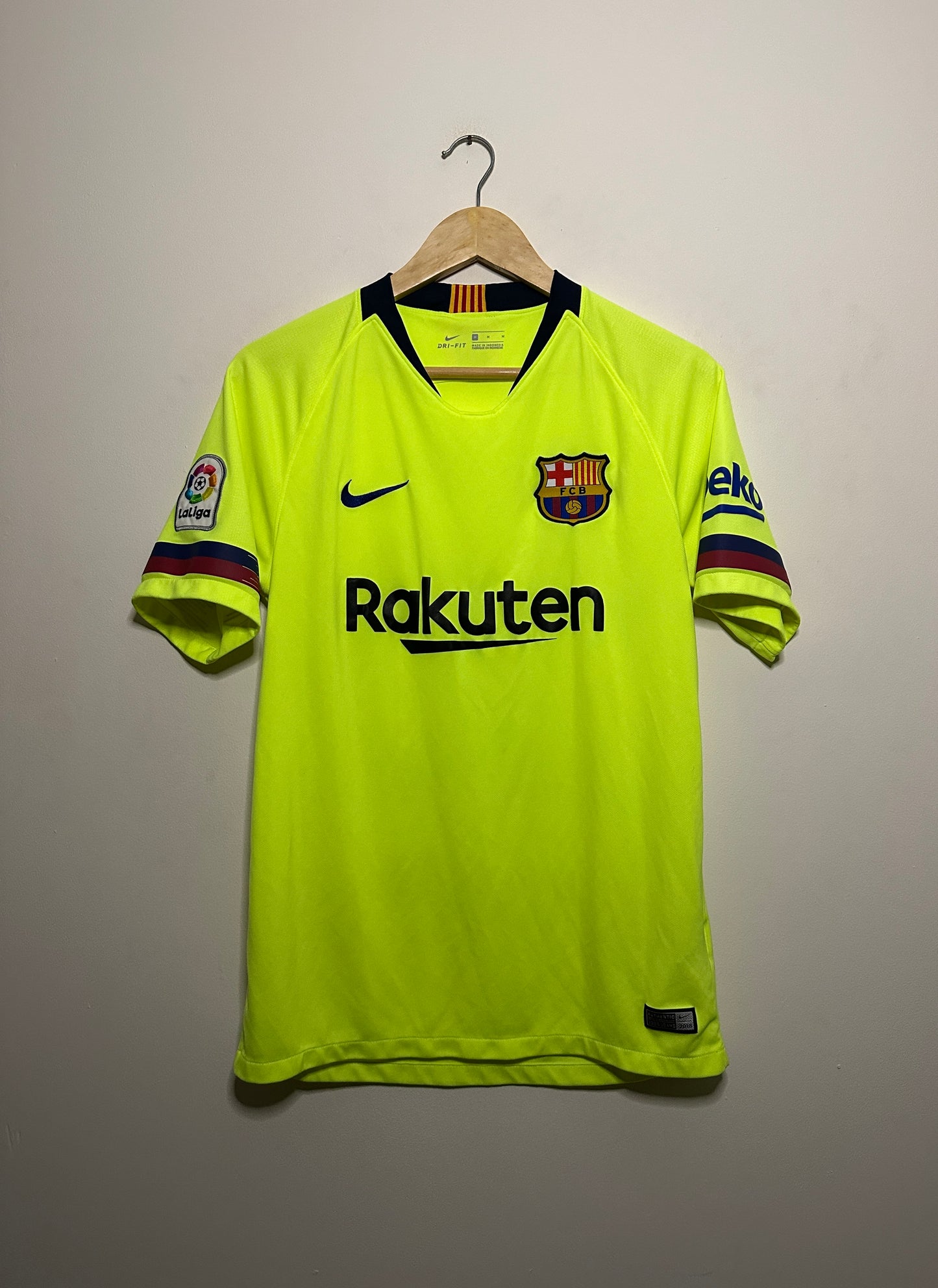 Lionel Messi FC Barcelona 2018-19 away football shirt (M)