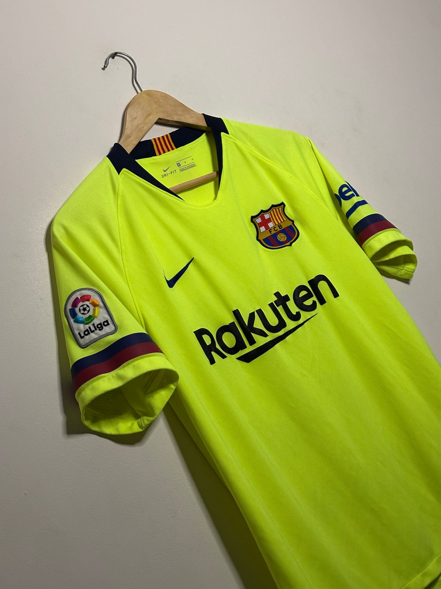 Lionel Messi FC Barcelona 2018-19 away football shirt (M)