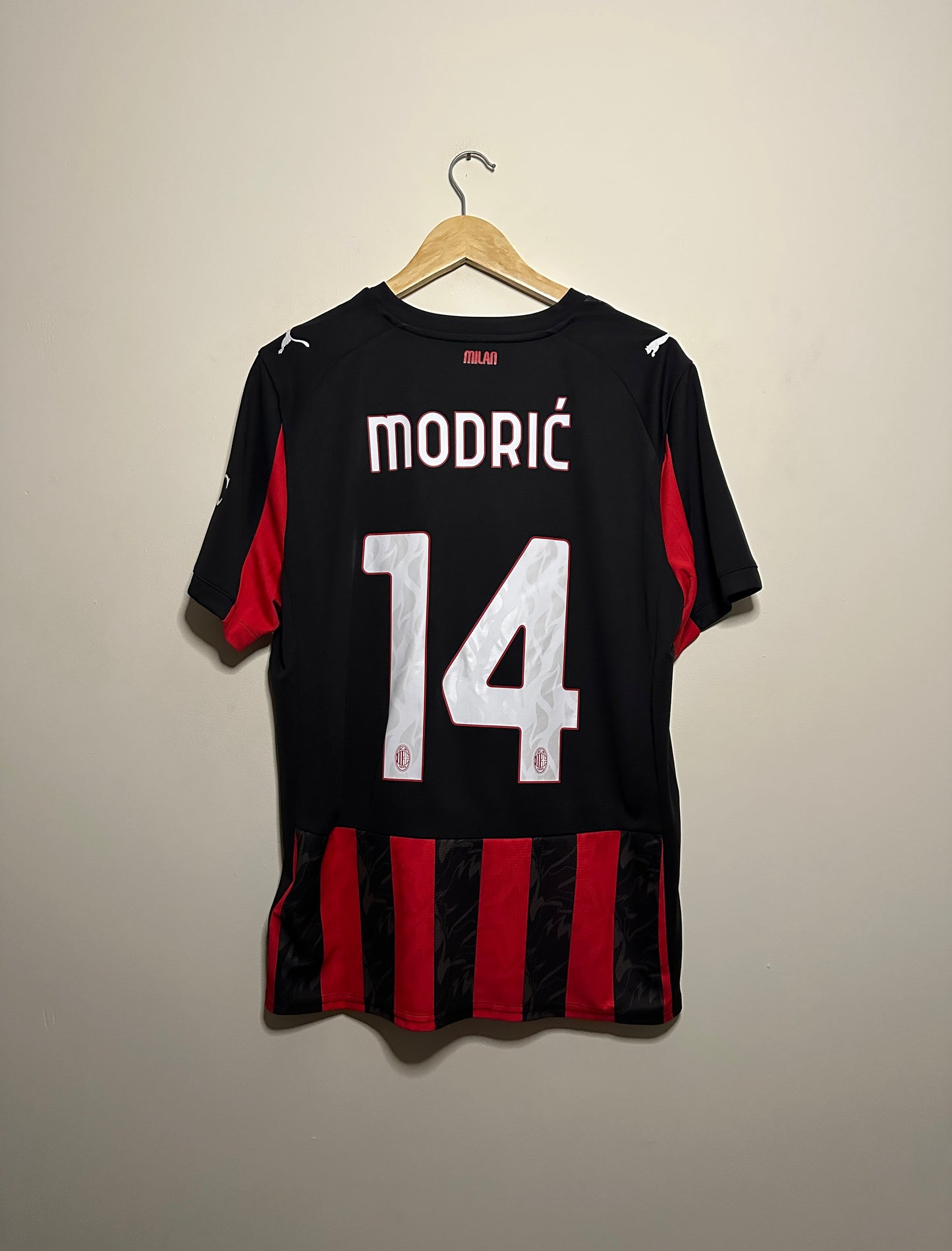Luka Modric AC Milan 2025-26 home football shirt (L)