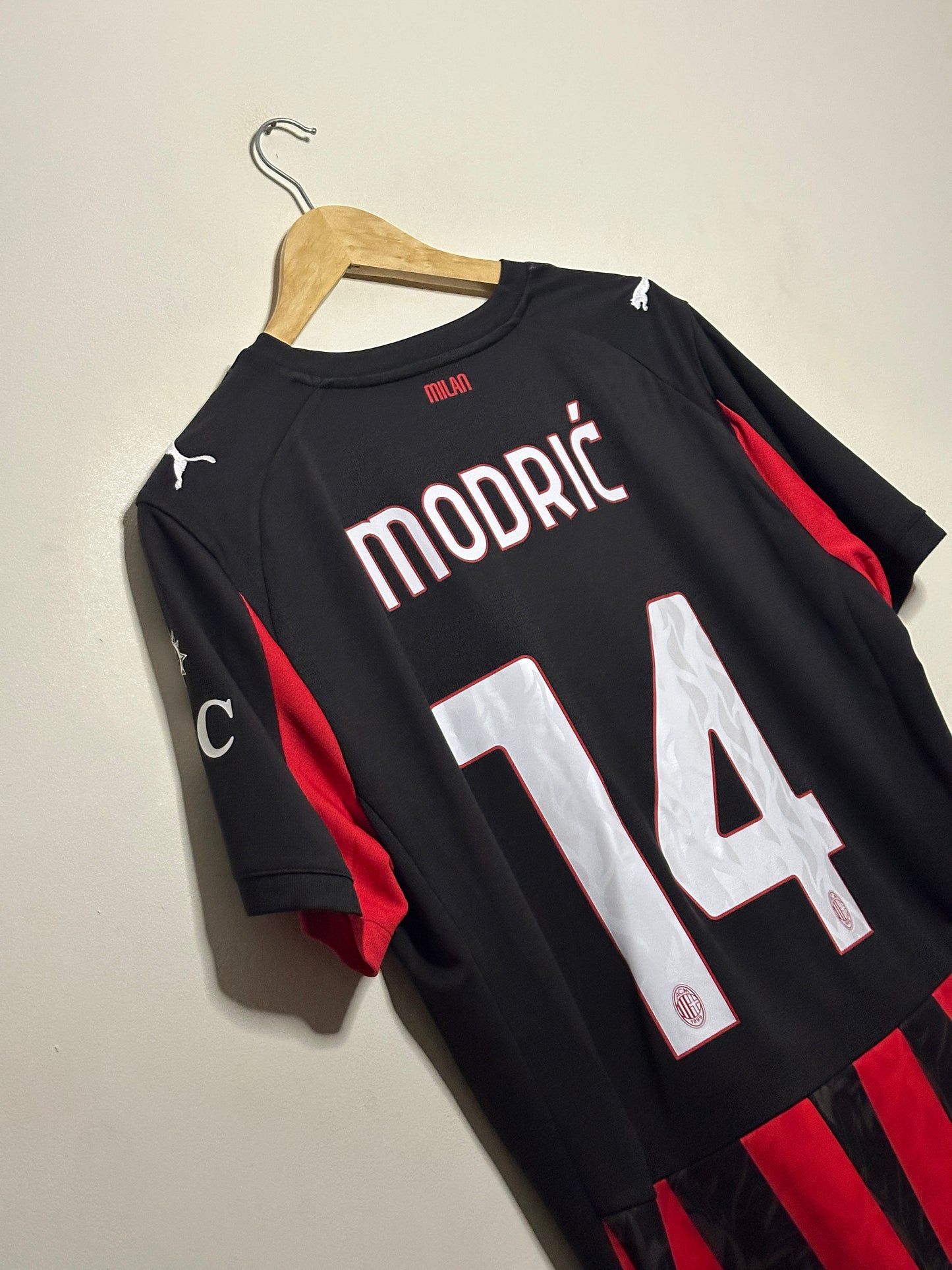 Luka Modric AC Milan 2025-26 home football shirt (L)