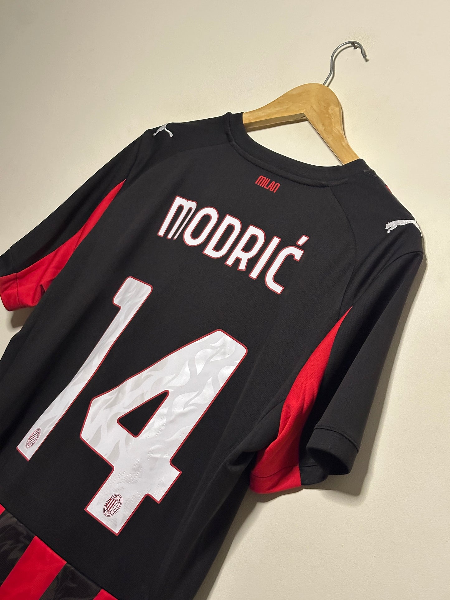 Luka Modric AC Milan 2025-26 home football shirt (L)