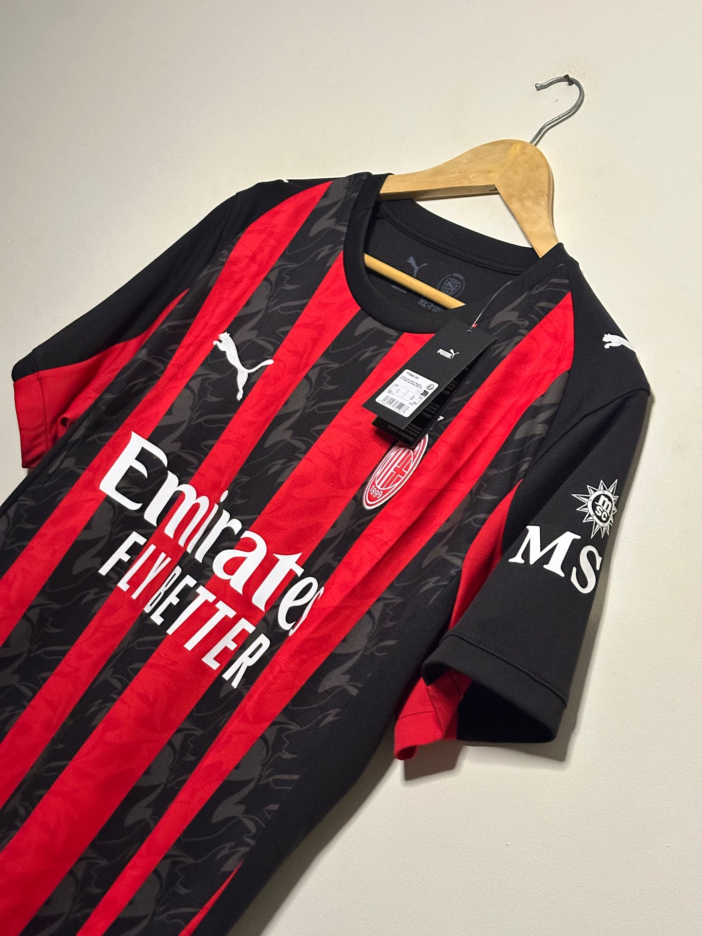 Luka Modric AC Milan 2025-26 home football shirt (L)