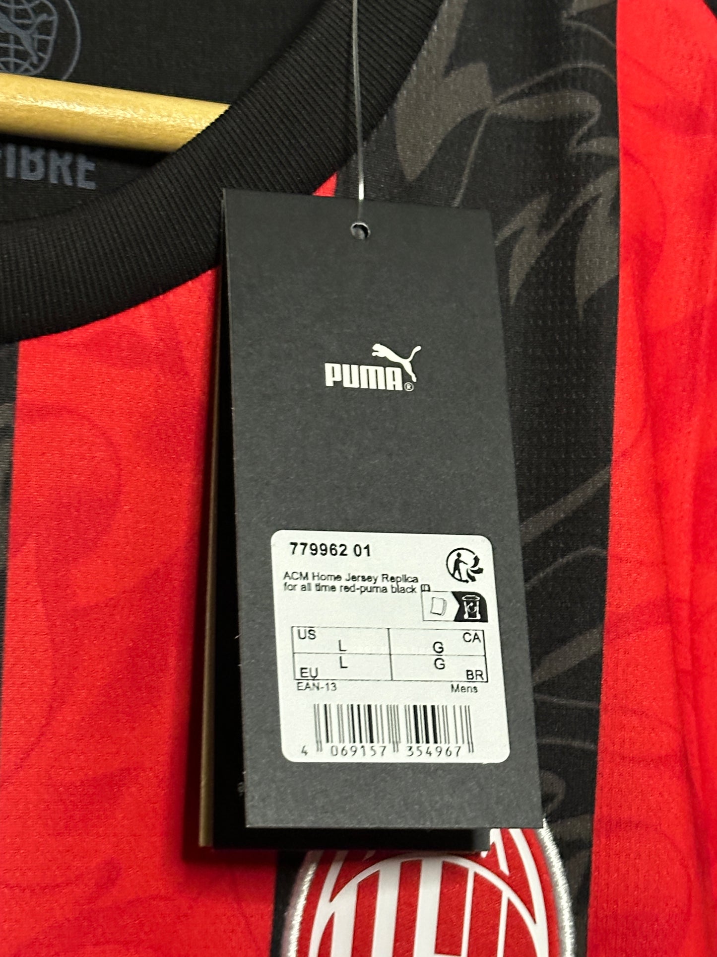 Luka Modric AC Milan 2025-26 home football shirt (L)