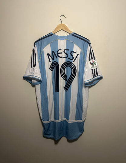 Lionel Messi Argentina 2006 World Cup home football shirt (L)