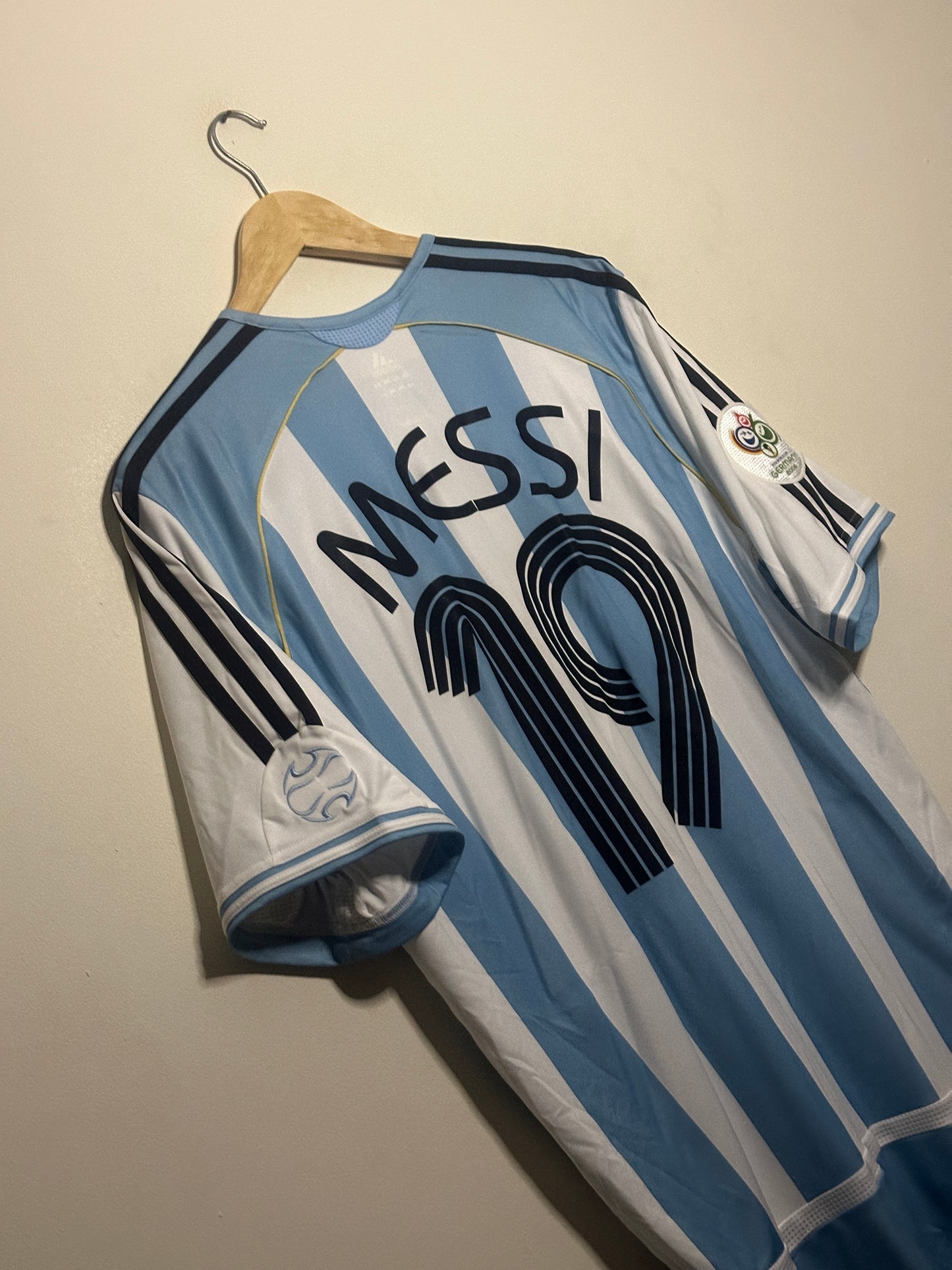Lionel Messi Argentina 2006 World Cup home football shirt (L)