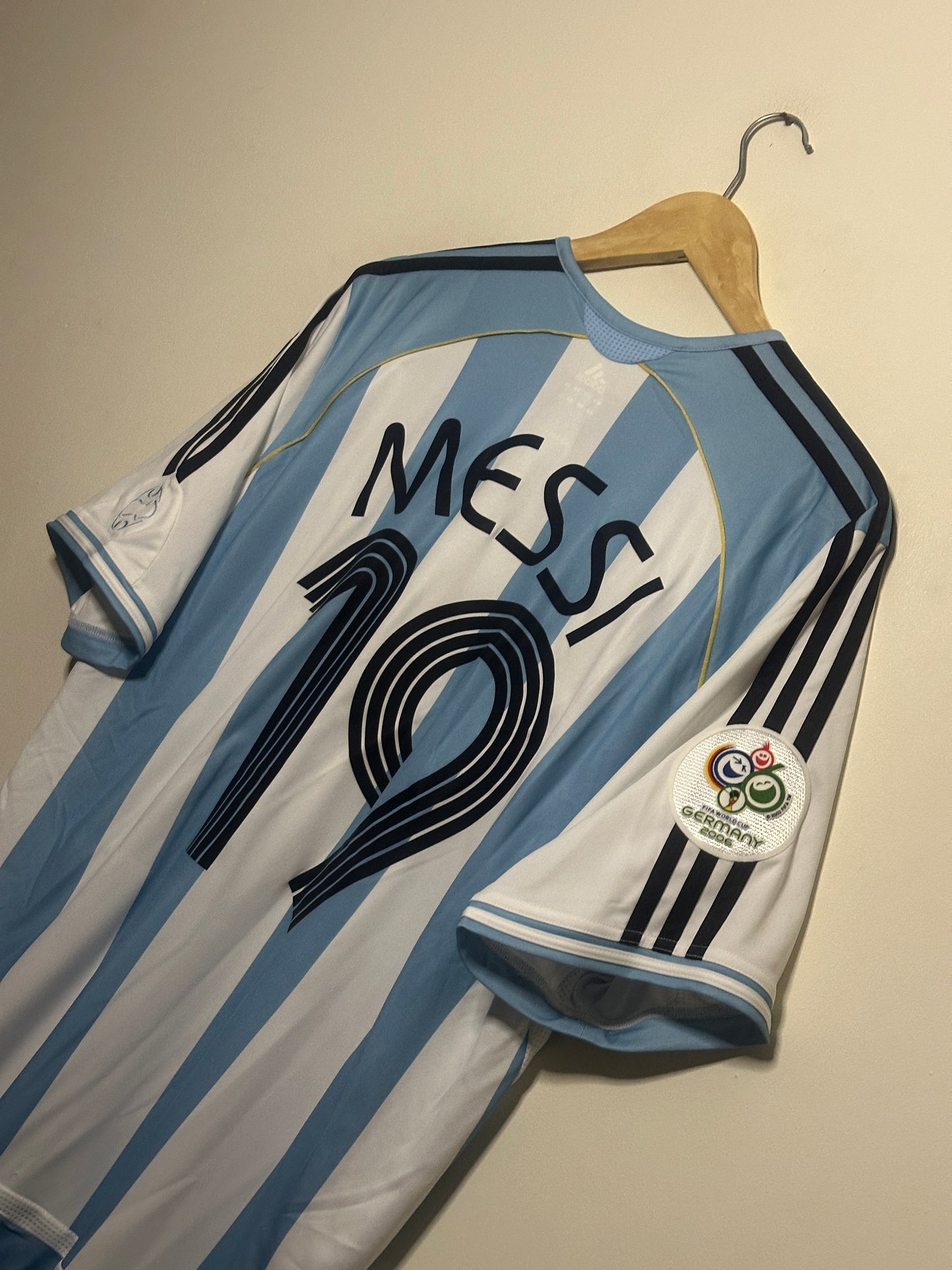 Lionel Messi Argentina 2006 World Cup home football shirt (L)