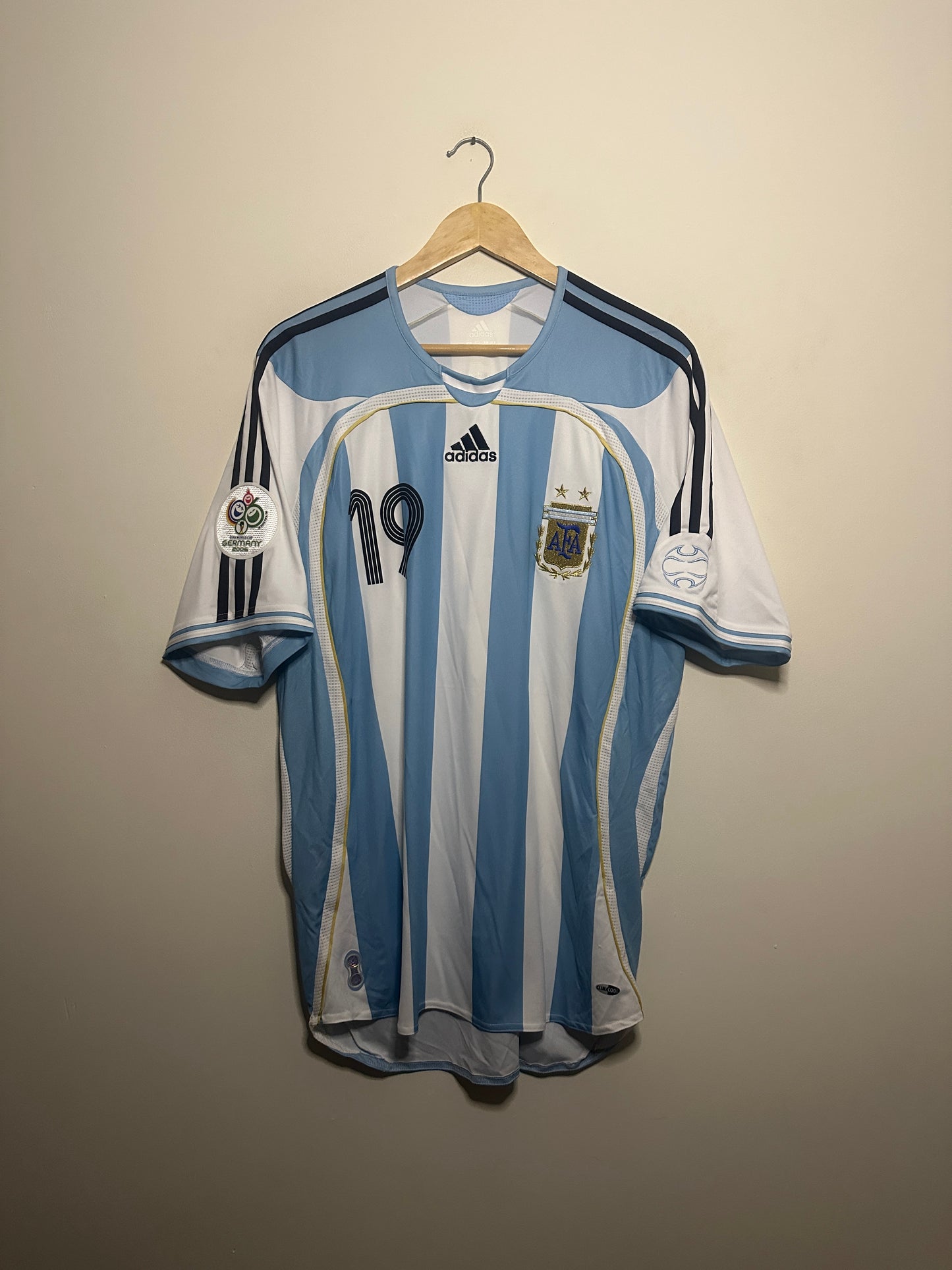 Lionel Messi Argentina 2006 World Cup home football shirt (L)