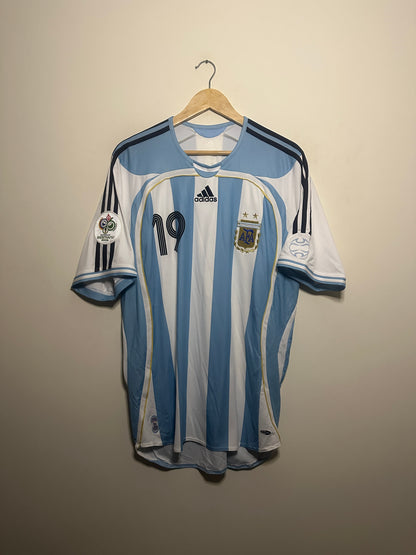 Lionel Messi Argentina 2006 World Cup home football shirt (L)