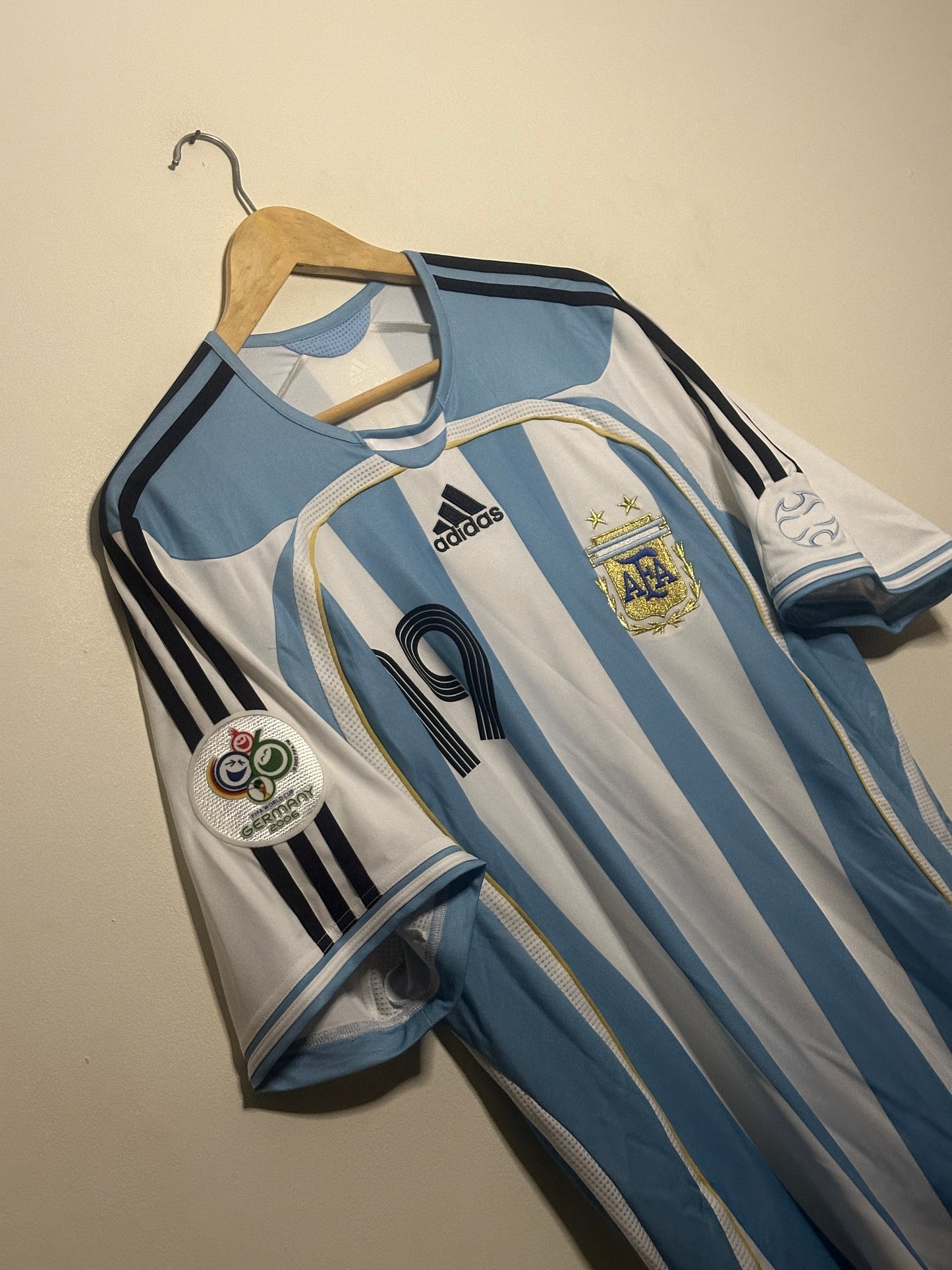 Lionel Messi Argentina 2006 World Cup home football shirt (L)