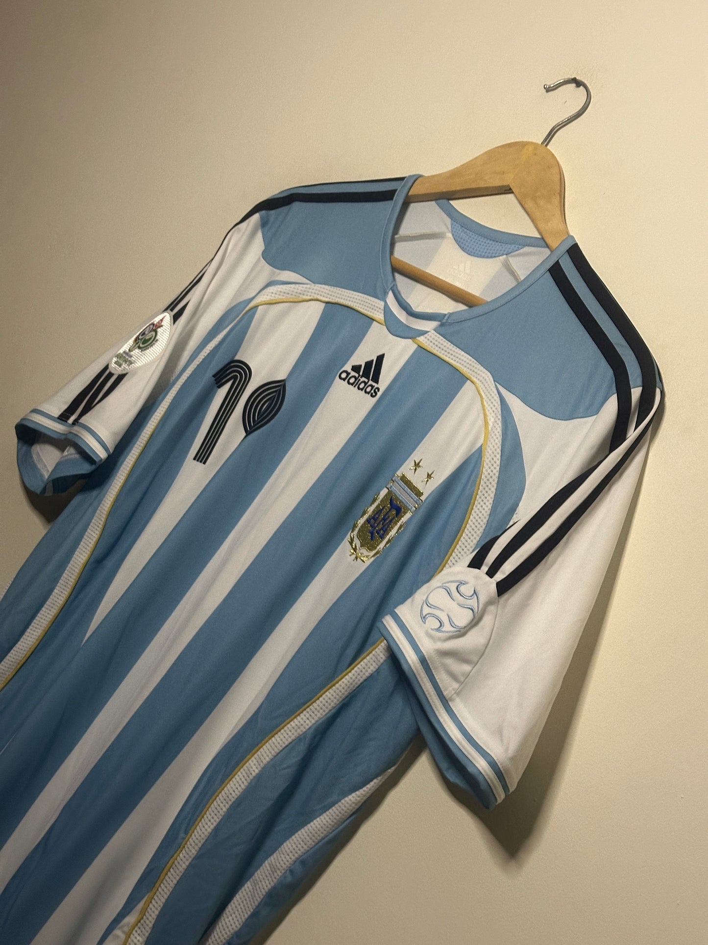 Lionel Messi Argentina 2006 World Cup home football shirt (L)