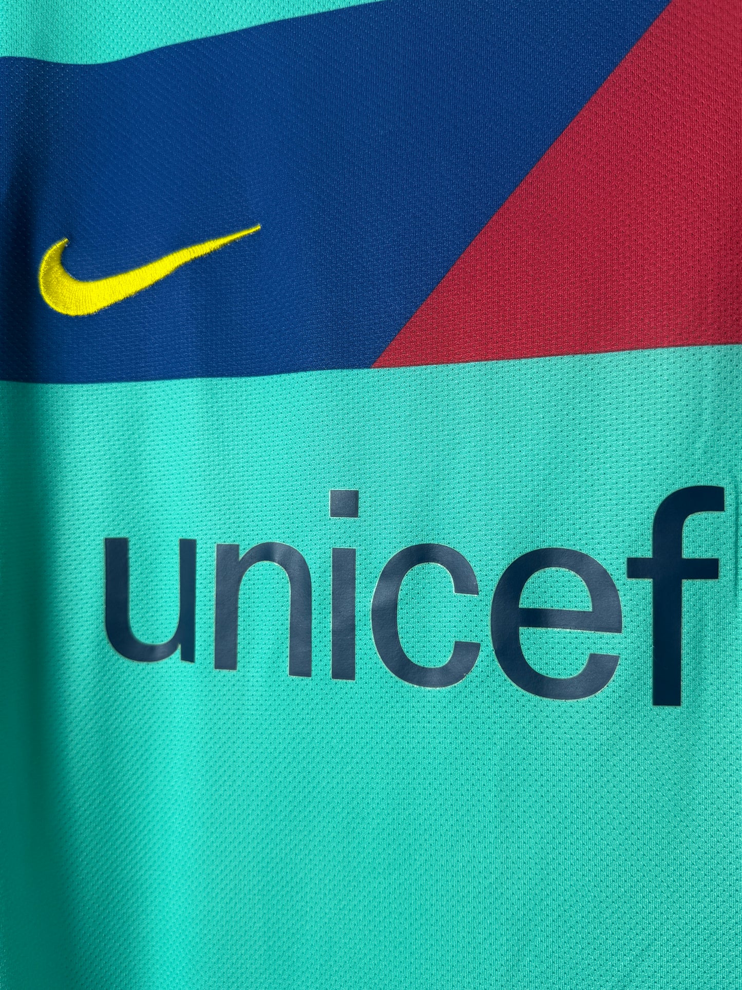 Lionel Messi FC Barcelona 2010-11 away football shirt (M)