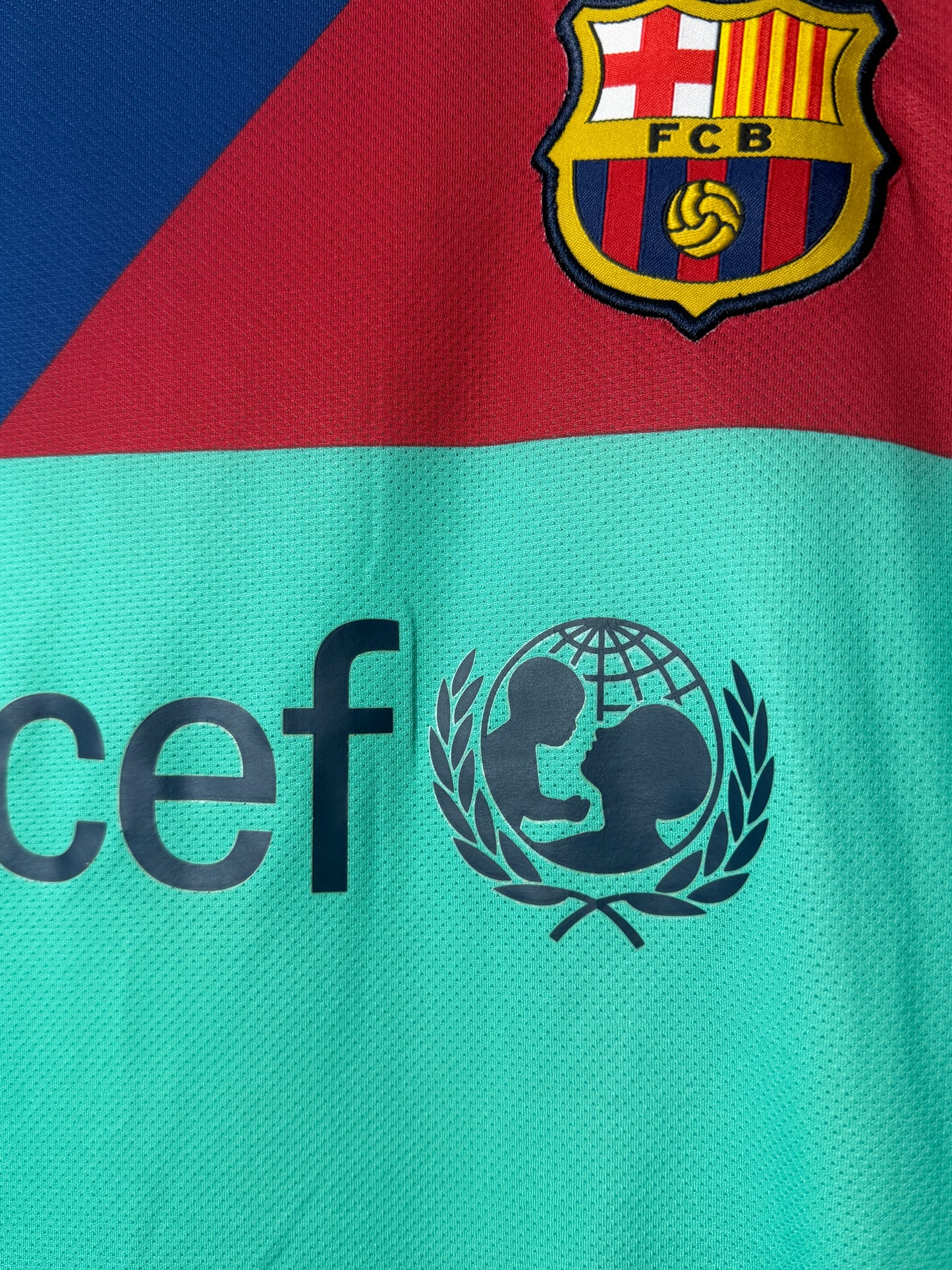 Lionel Messi FC Barcelona 2010-11 away football shirt (M)