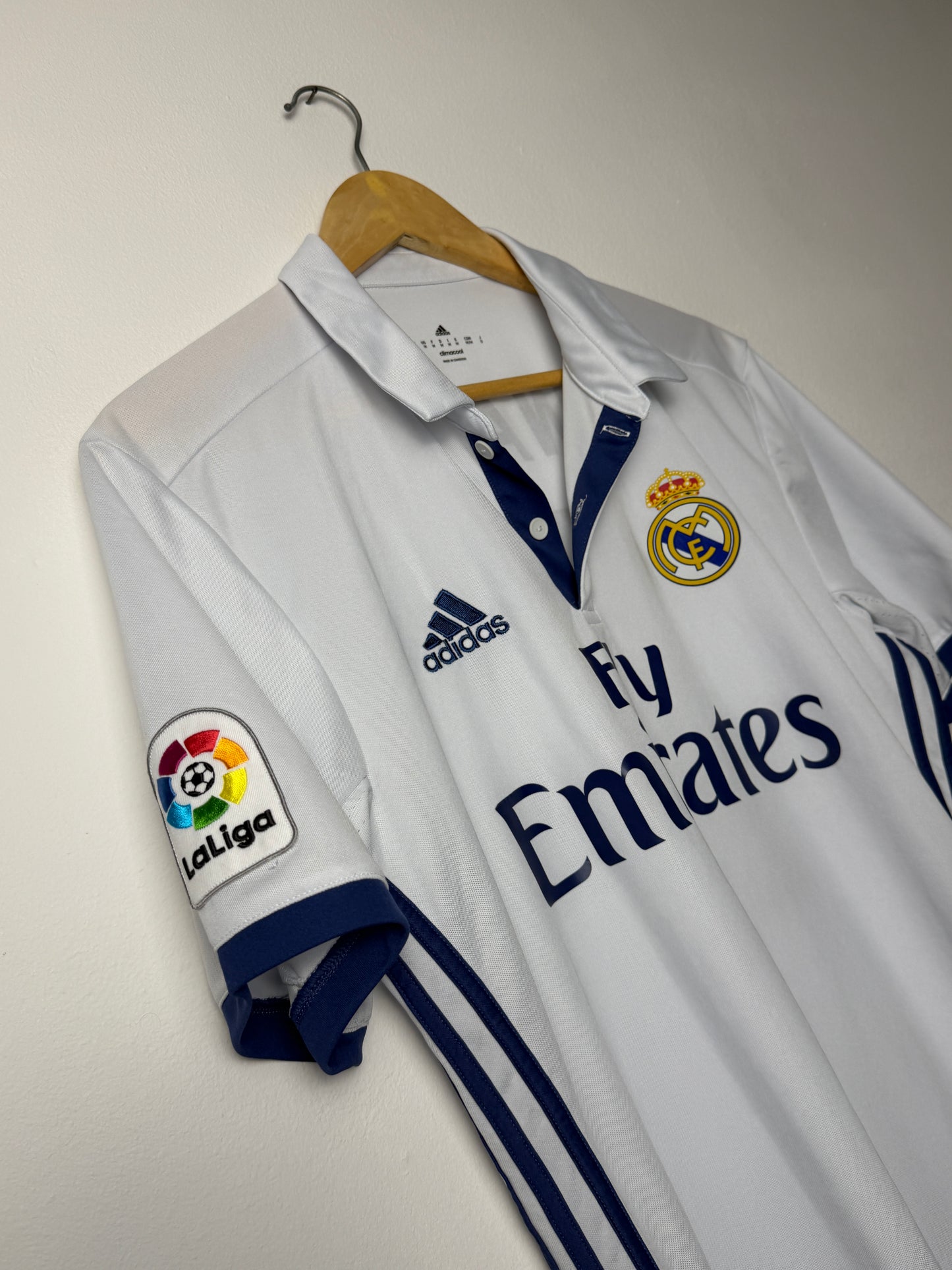 Cristiano Ronaldo Real Madrid CF 2016-17 home football shirt (M)