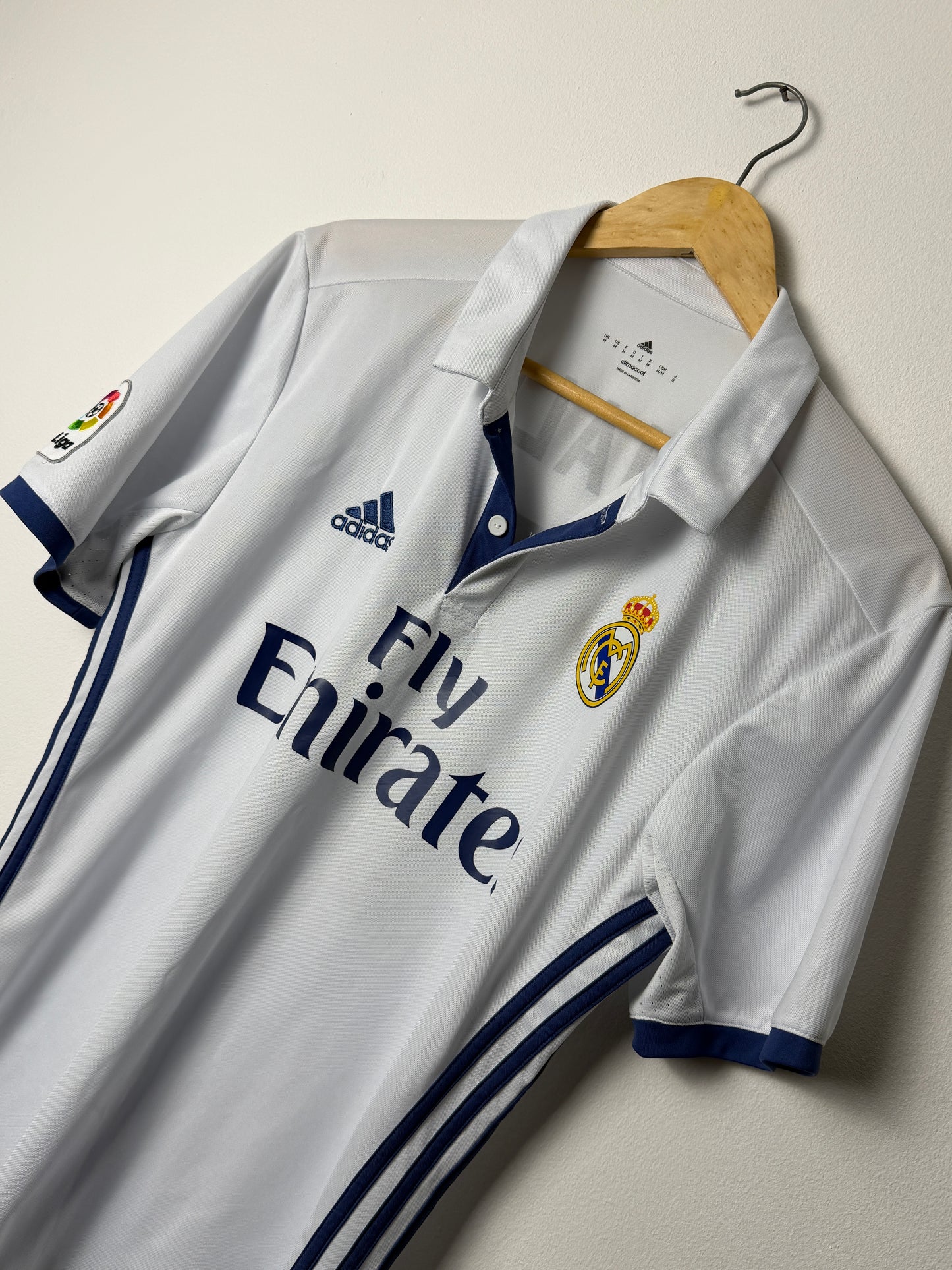 Cristiano Ronaldo Real Madrid CF 2016-17 home football shirt (M)