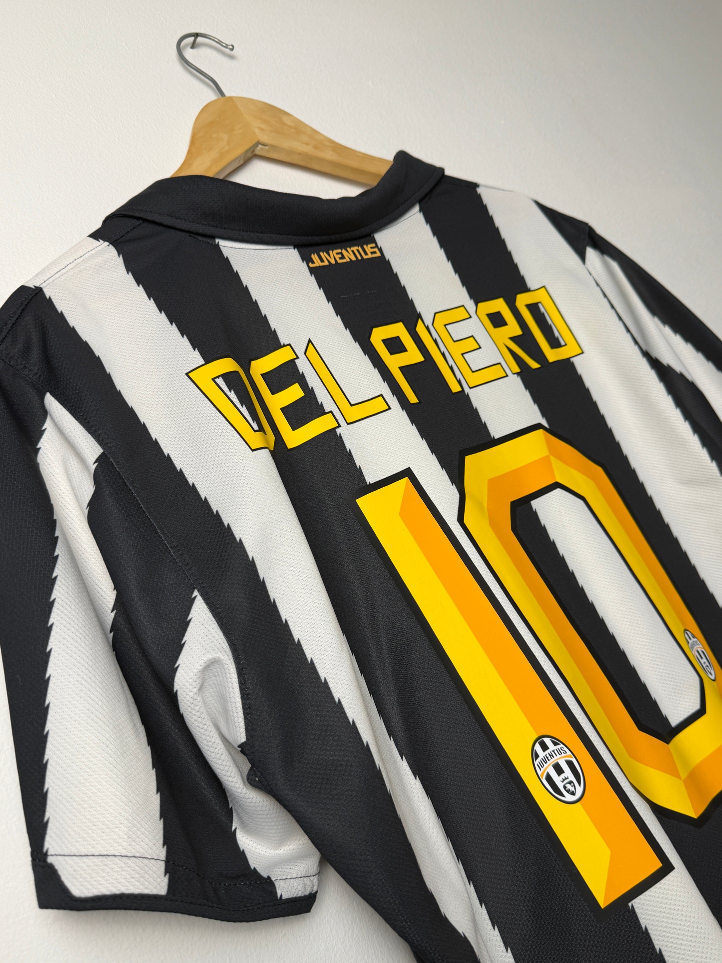 Alessandro Del Piero Juventus FC 2010-11 home football shirt (L)