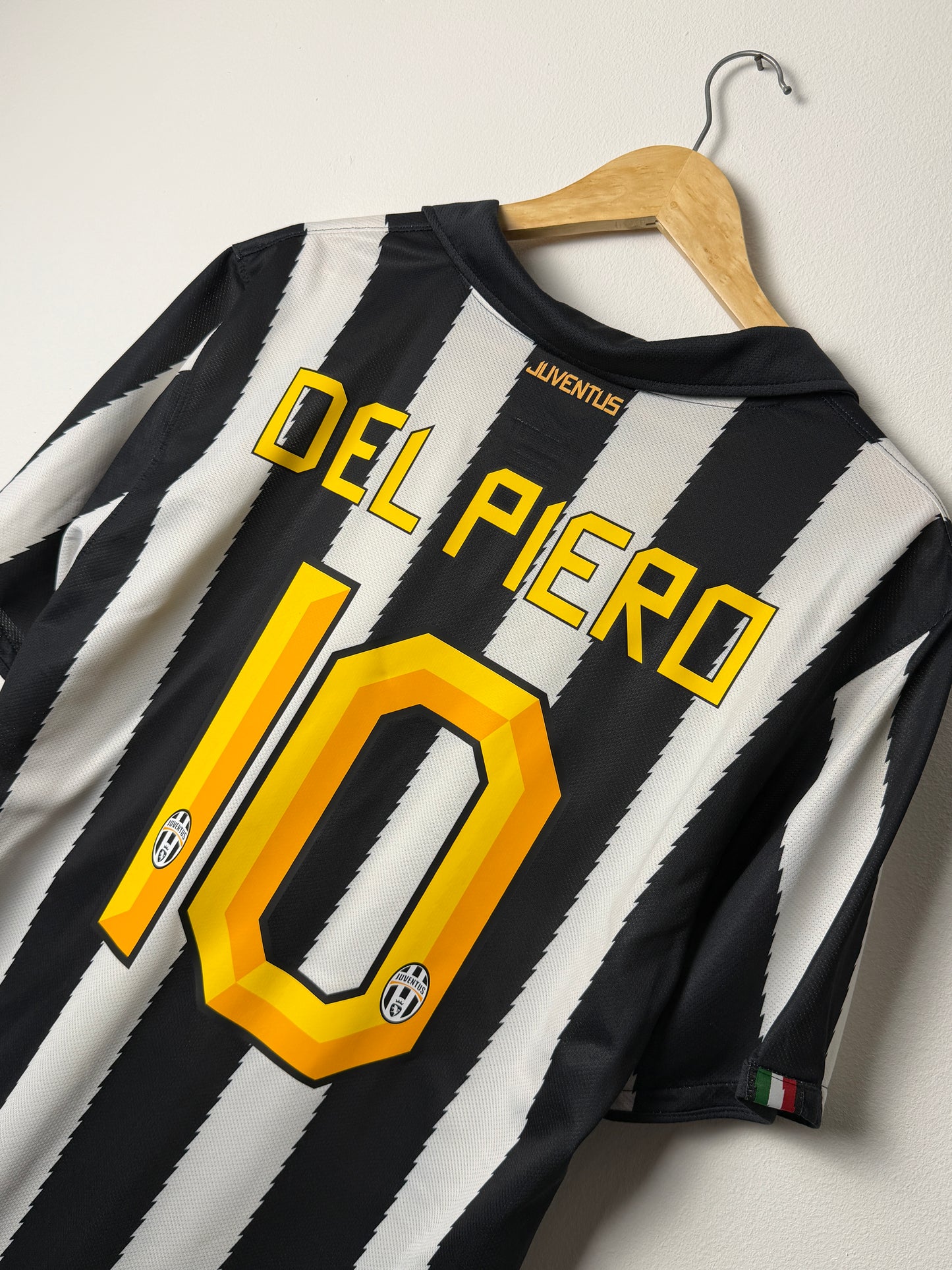 Alessandro Del Piero Juventus FC 2010-11 home football shirt (L)