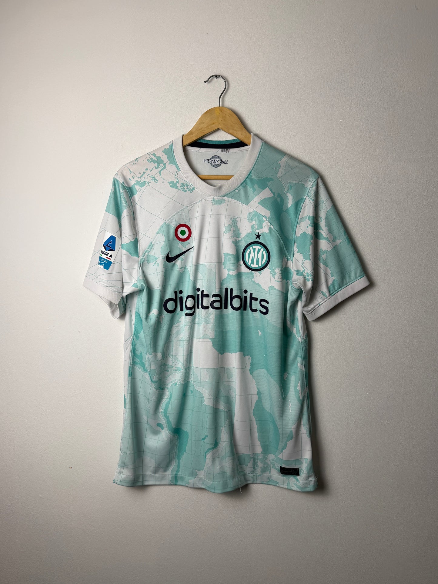 Lautaro Martinez Inter Milan 2022-23 away football shirt (L)