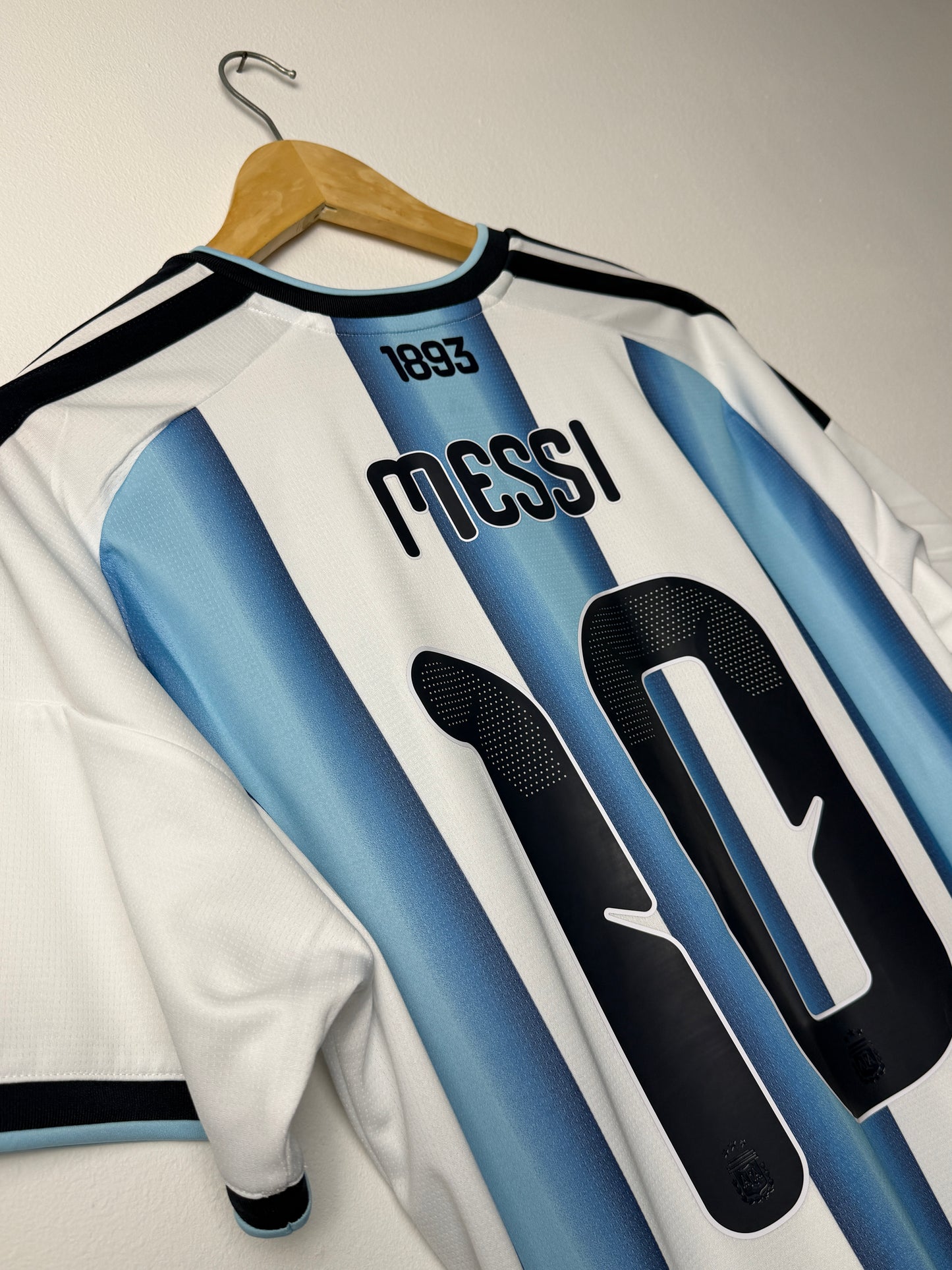 Lionel Messi Argentina 2026 home football shirt (L)