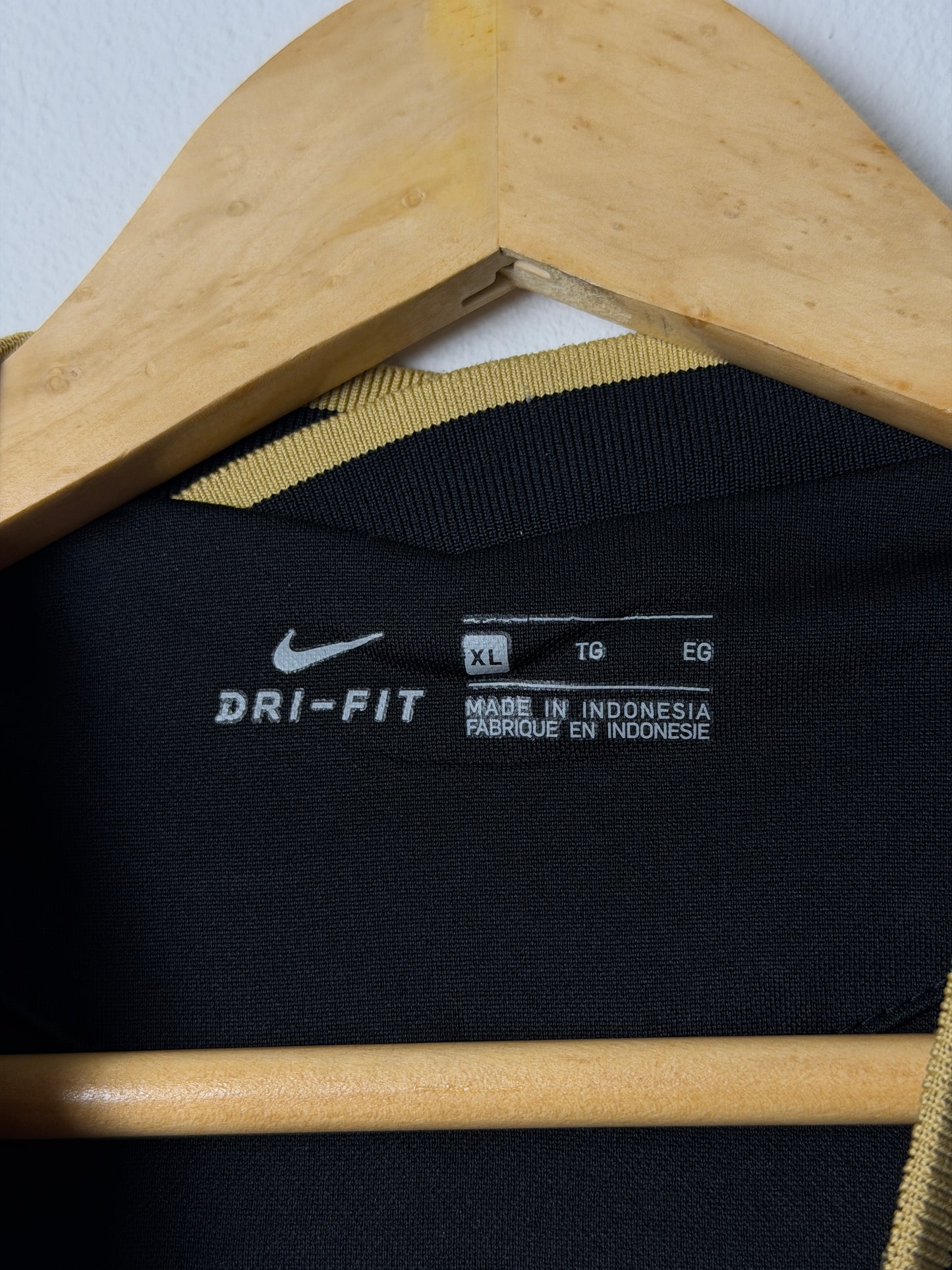 Lionel Messi FC Barcelona 2020-21 away football shirt (XL)