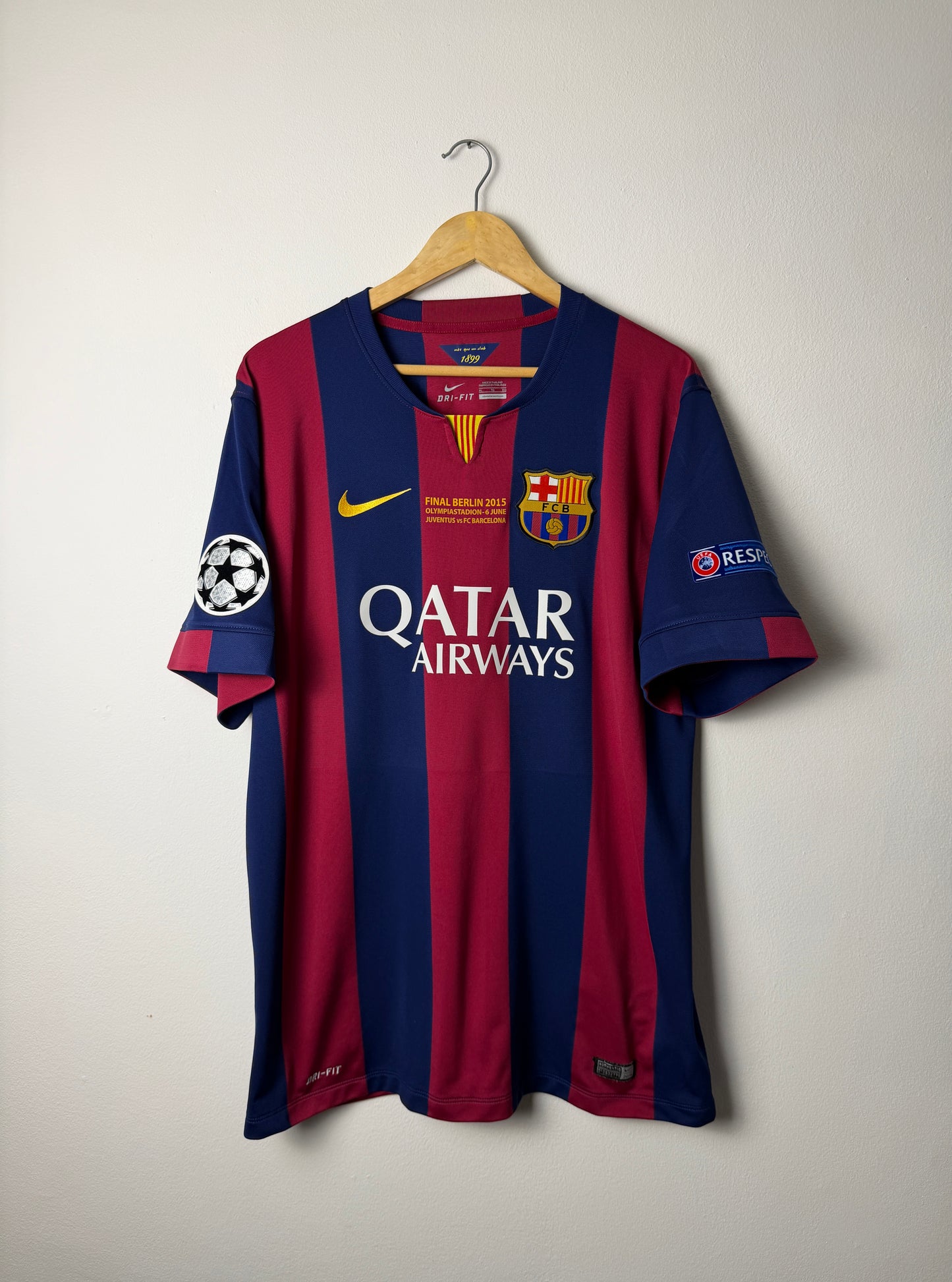Andres Iniesta FC Barcelona 2014-15 home football shirt (XL)