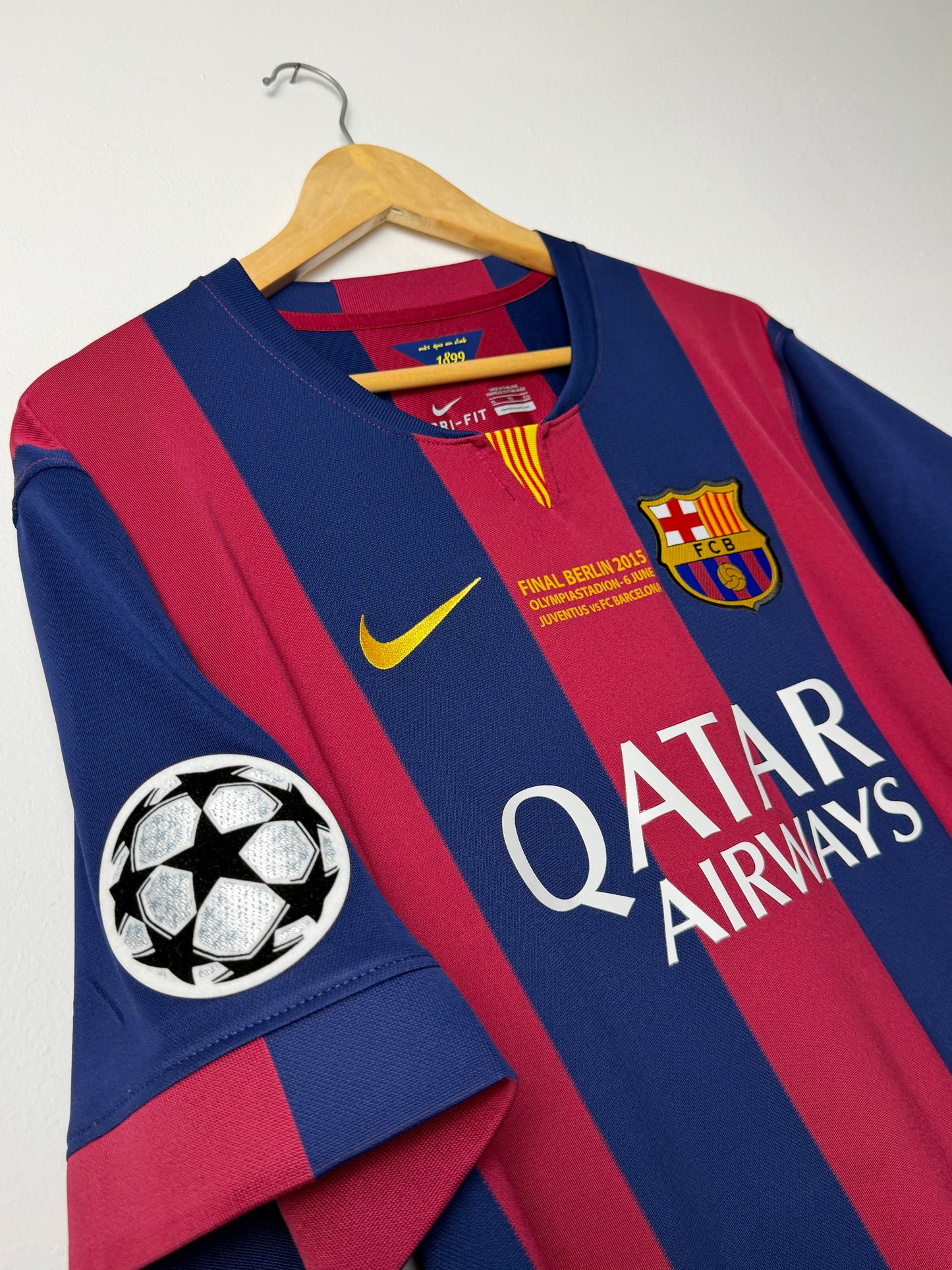 Andres Iniesta FC Barcelona 2014-15 home football shirt (XL)