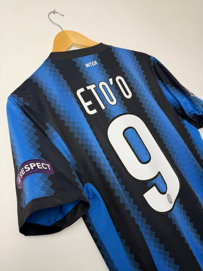 Samuel Eto'o Inter Milan 2010-11 home football shirt (S)